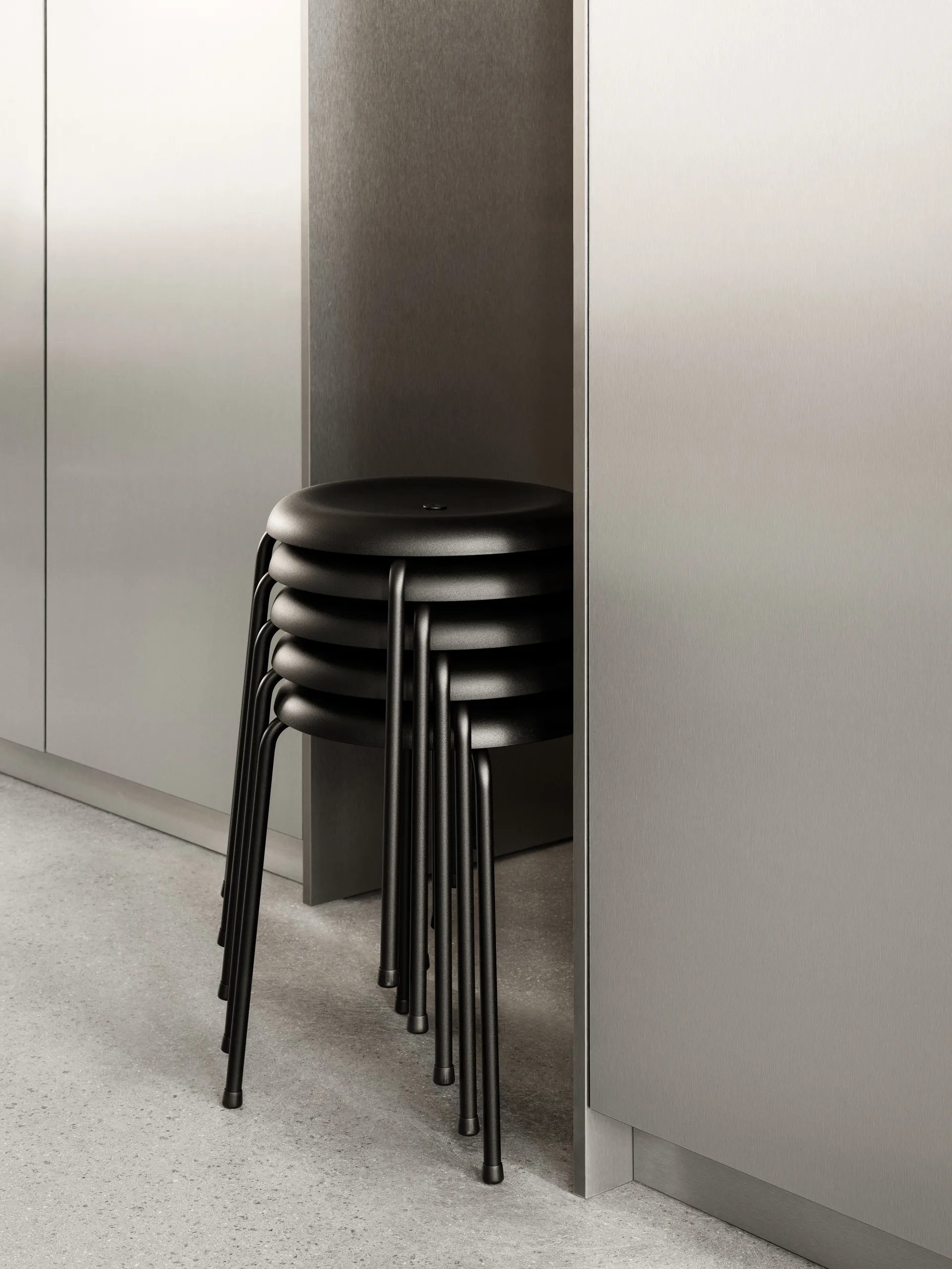 Taburetti jakkara, Musta nahka kromattu jalusta, 45 cm Lammhults