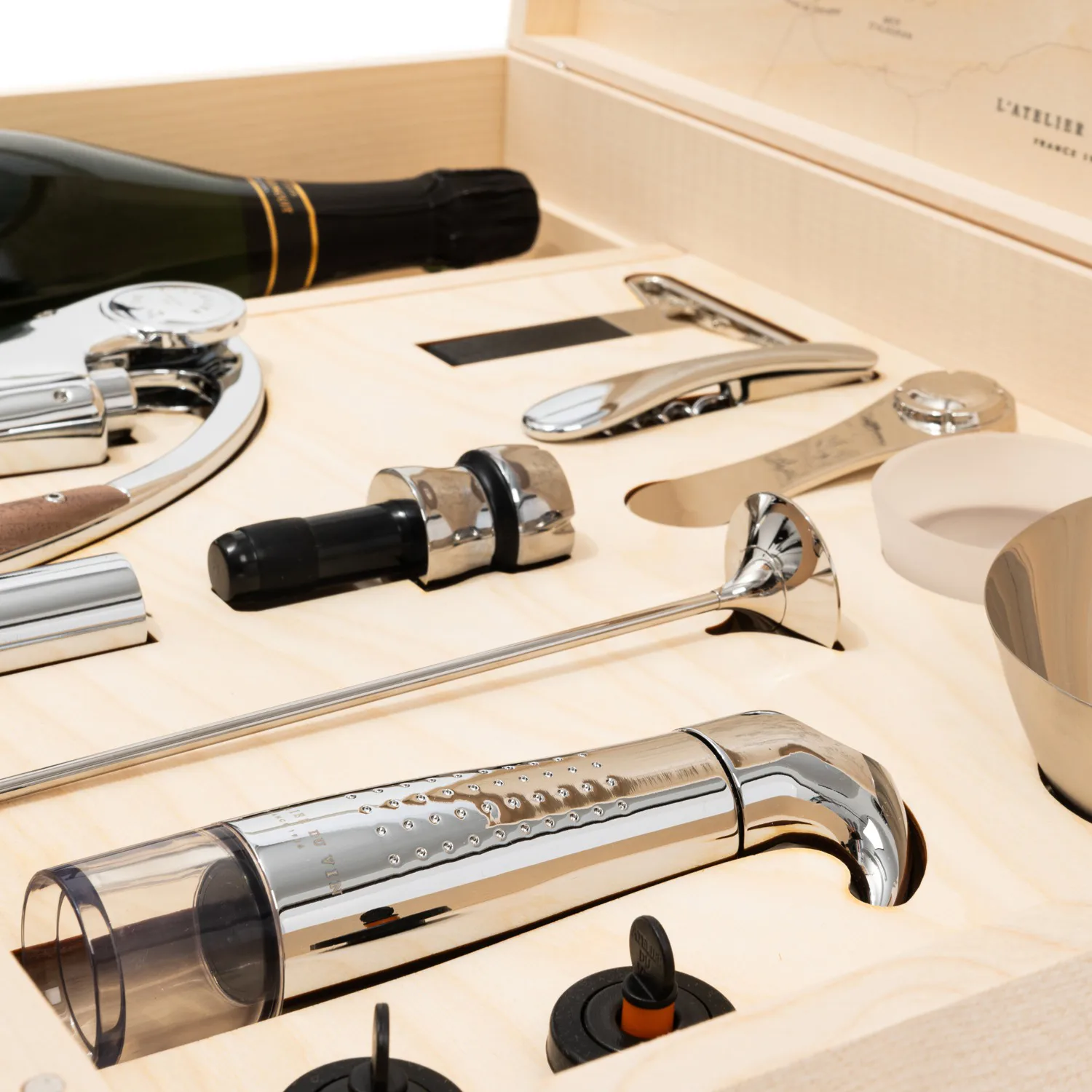 Oeno Box Connoisseur 1 viinilaatikko, 10 osaa L'Atelier du Vin