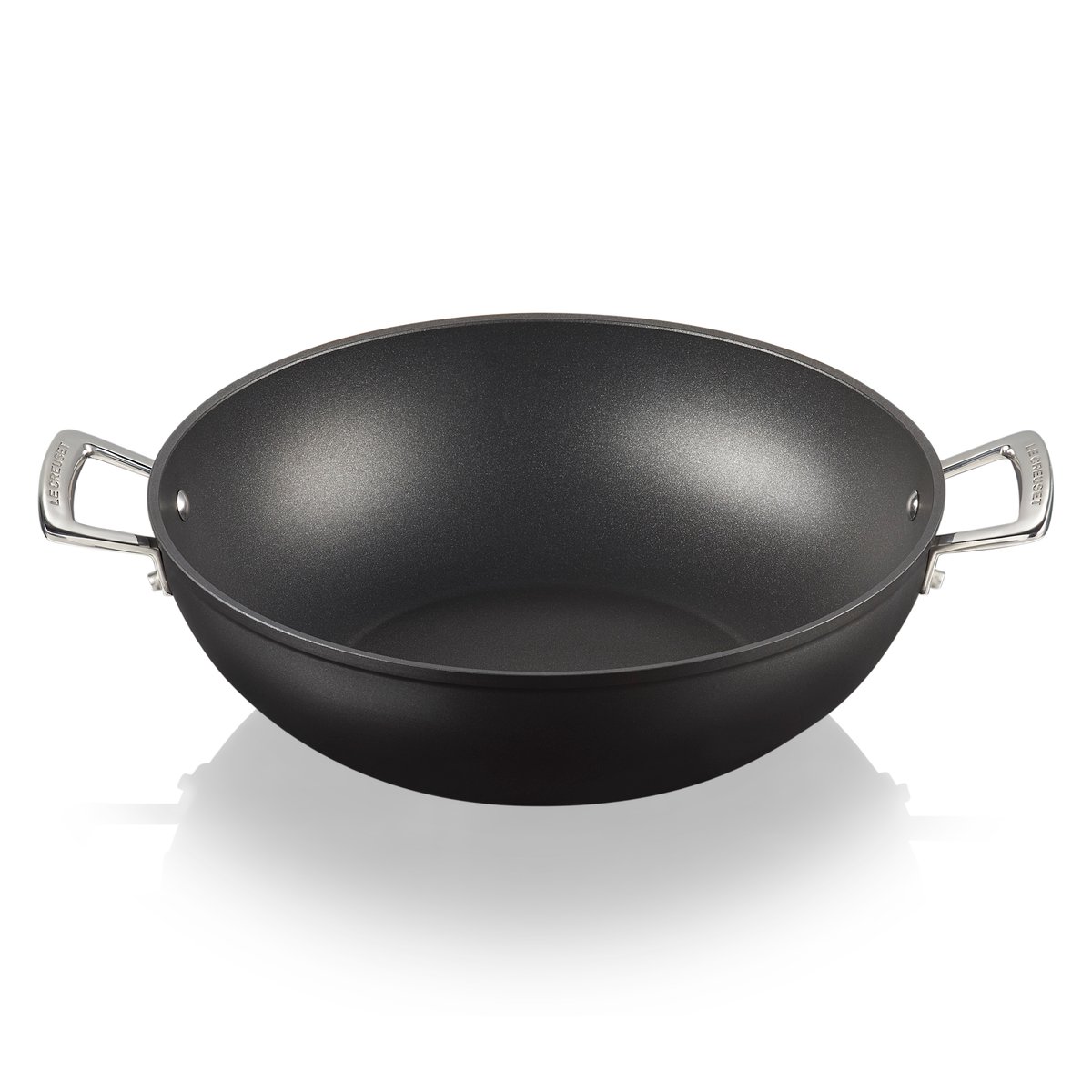 Le Creuset alumiininen wokkipannu 32 cm | Skandinaavinen Sisustus | Wokkipannut | Musta