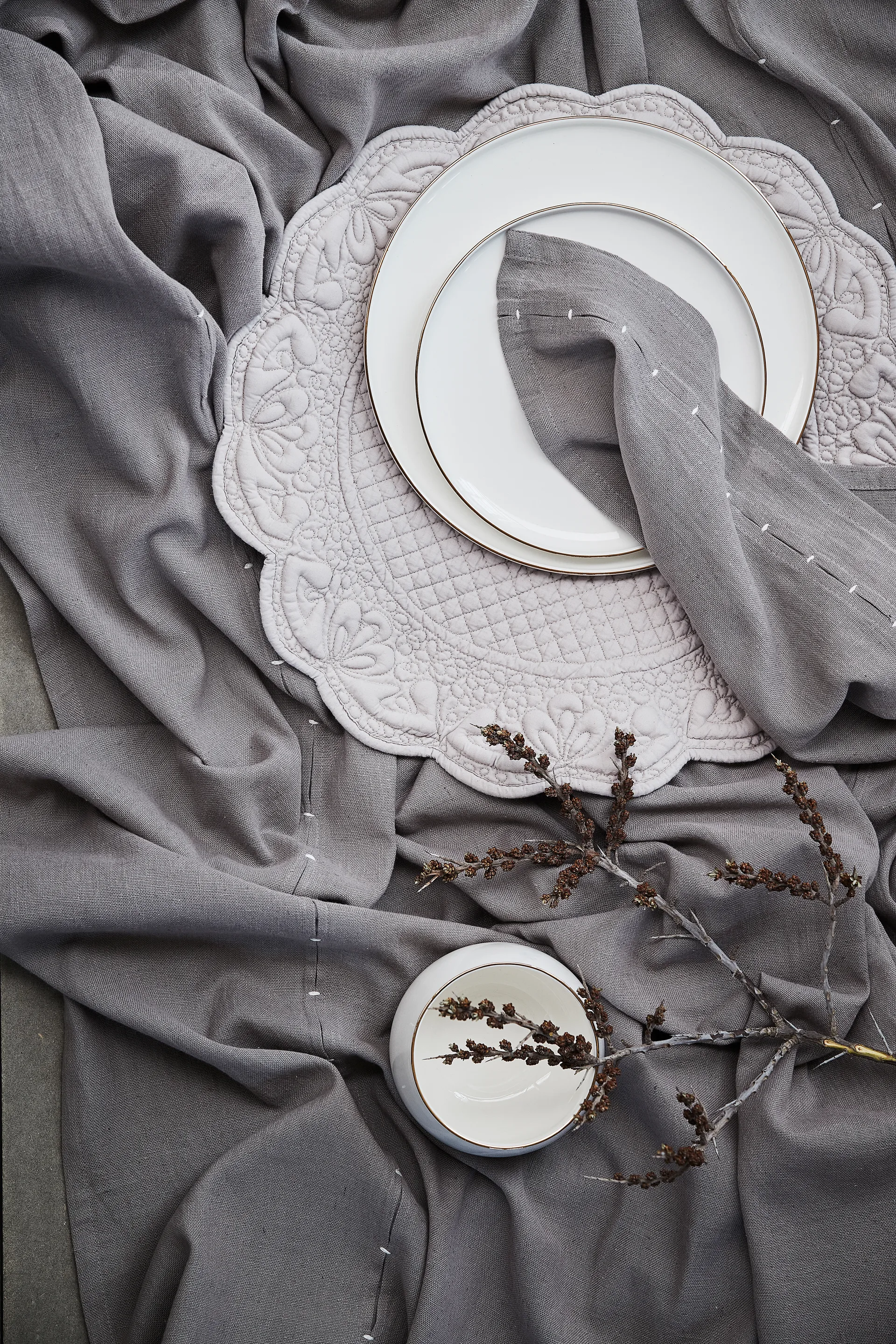 Clara lautanen Ø26 cm, White-light gold Lene Bjerre