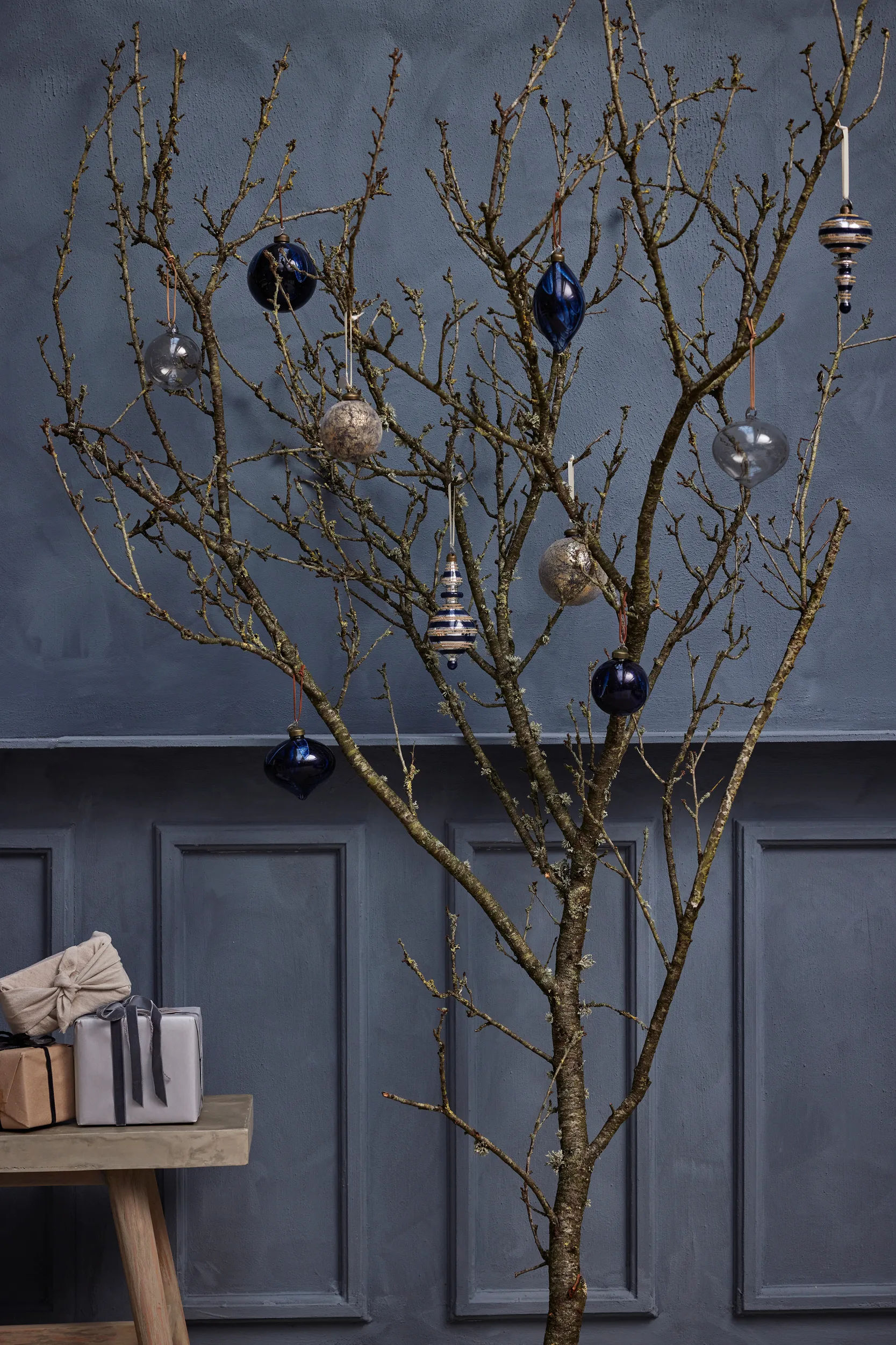 Clearena joulupallo Ø10 cm, Tummansininen-kulta Lene Bjerre