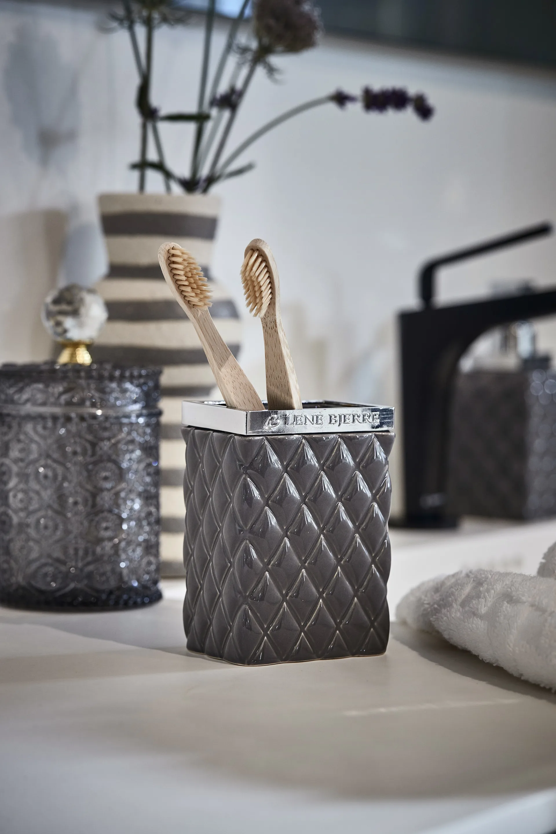 Miyelle kannellinen säilytyspurkki Ø 10 cm, Grey Lene Bjerre