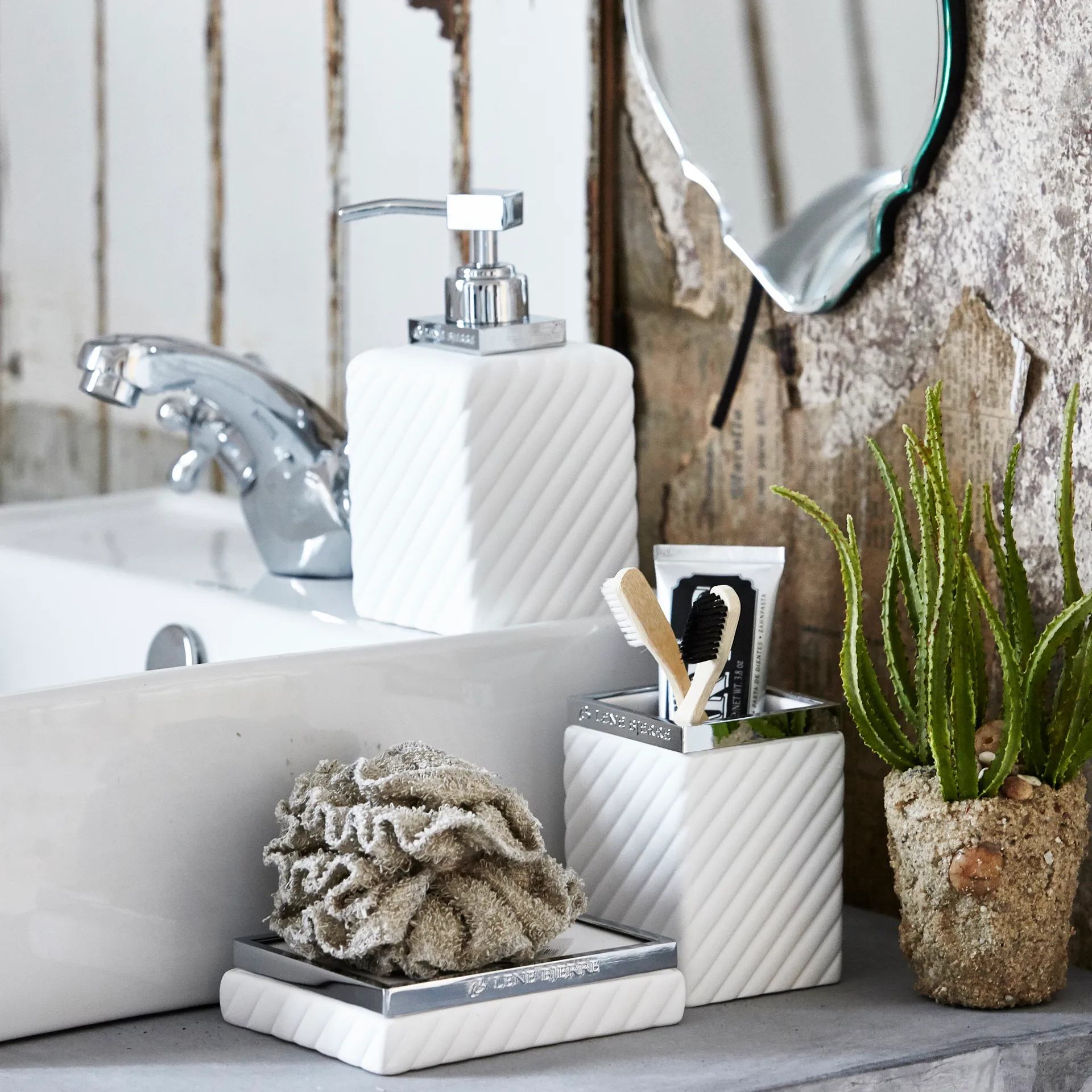 Portia hammasharjamuki, valkoinen-hopea Lene Bjerre