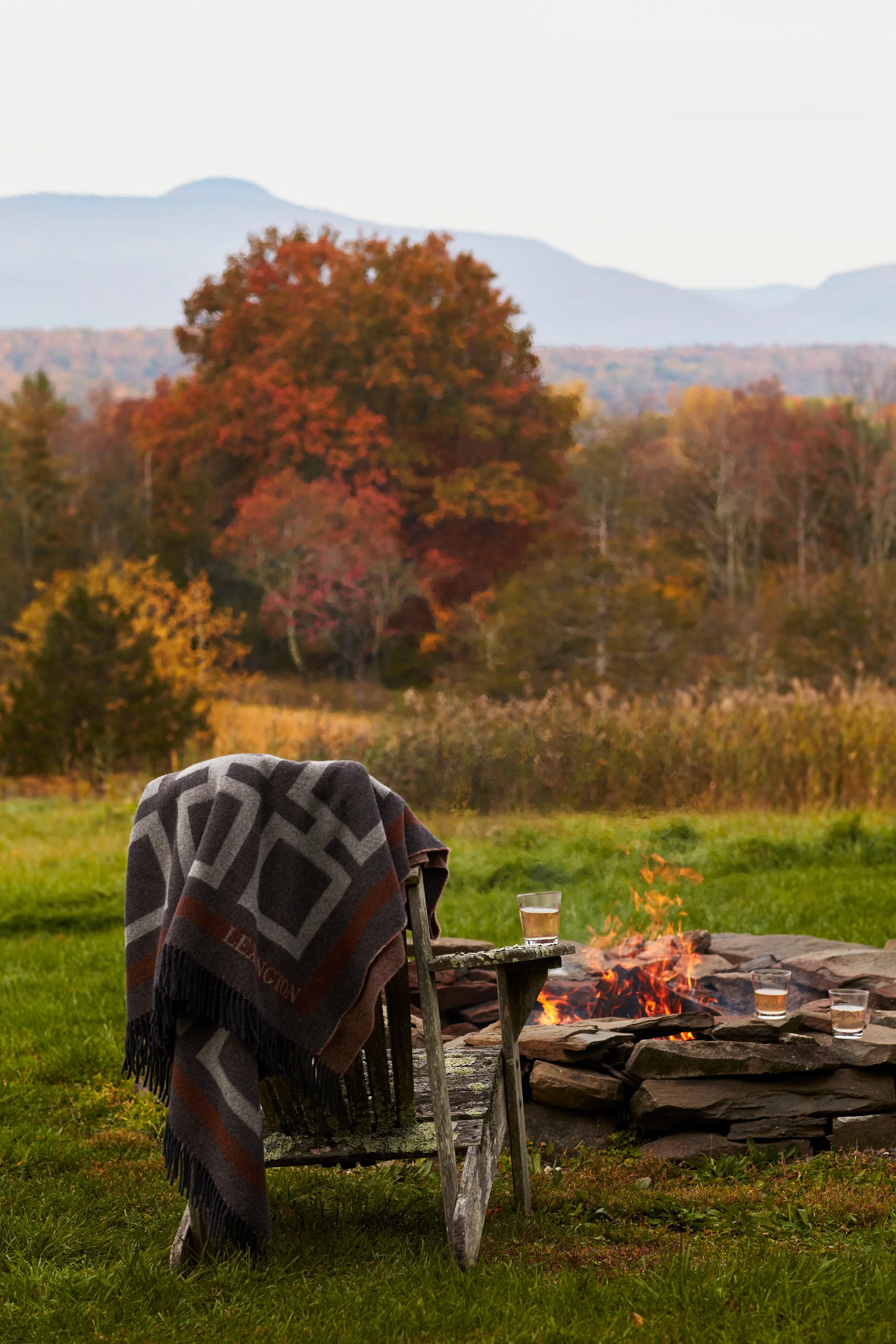 Graphic Recycled Wool -torkkupeitto 130 x 170 cm, Dark gray-white-brown Lexington