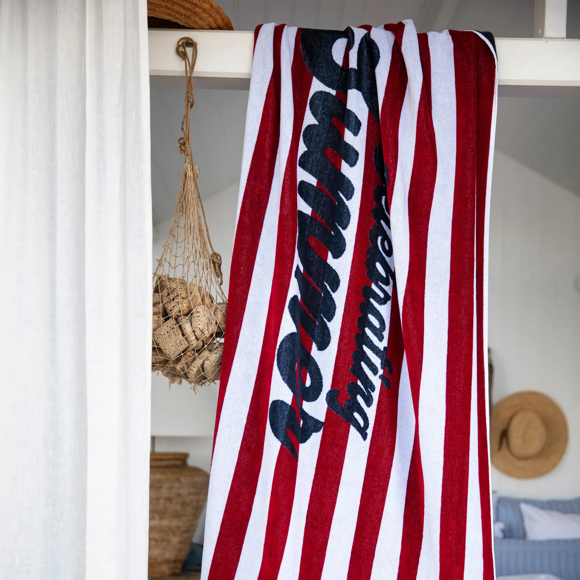 Graphic Velour -kylpypyyhe 100 x 180 cm, Red-white Lexington