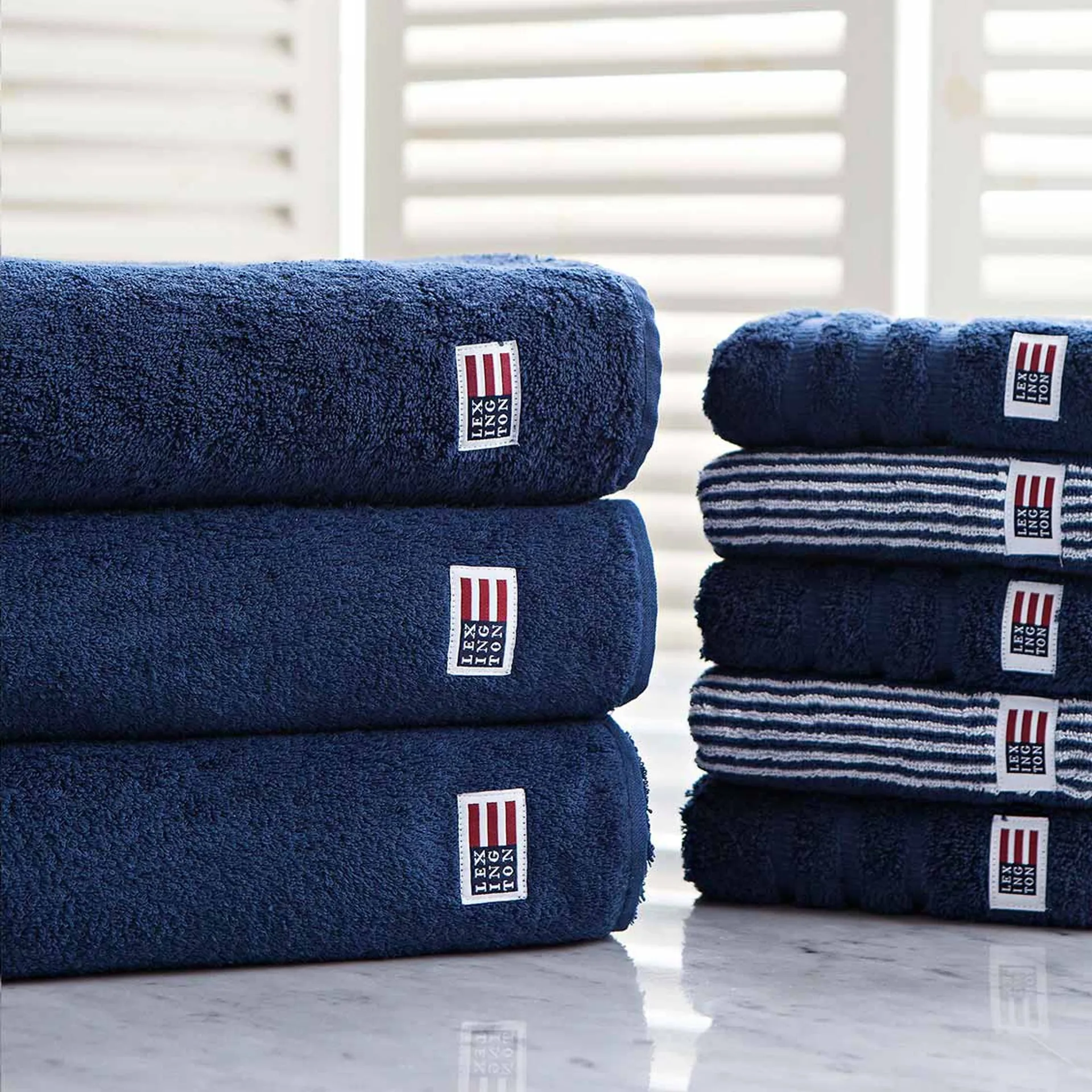 Icons Original -kylpypyyhe 70x130 cm, Navy Lexington