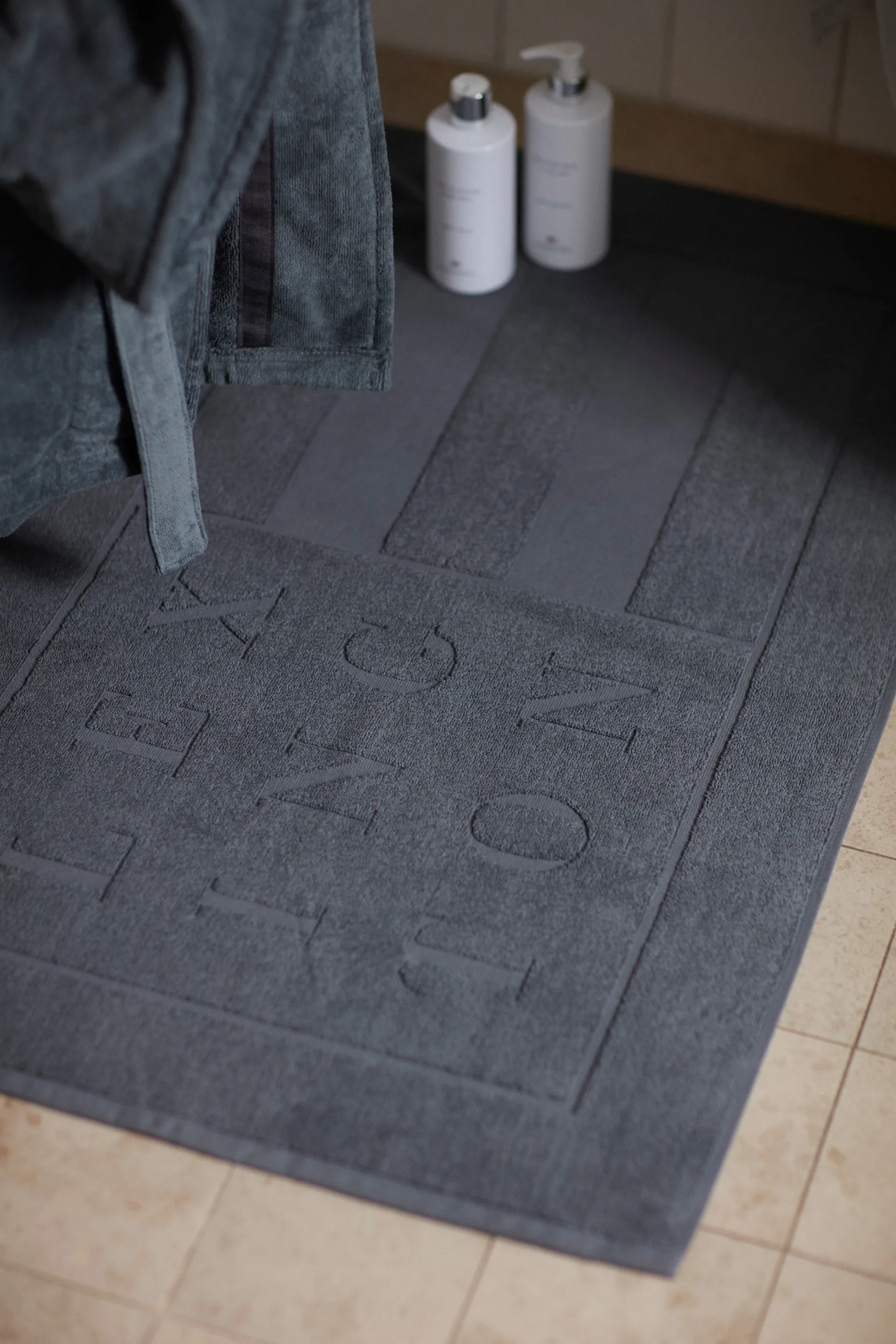 Lexington Hotel kylpyhuoneenmatto 60x90 cm, Dark gray Lexington