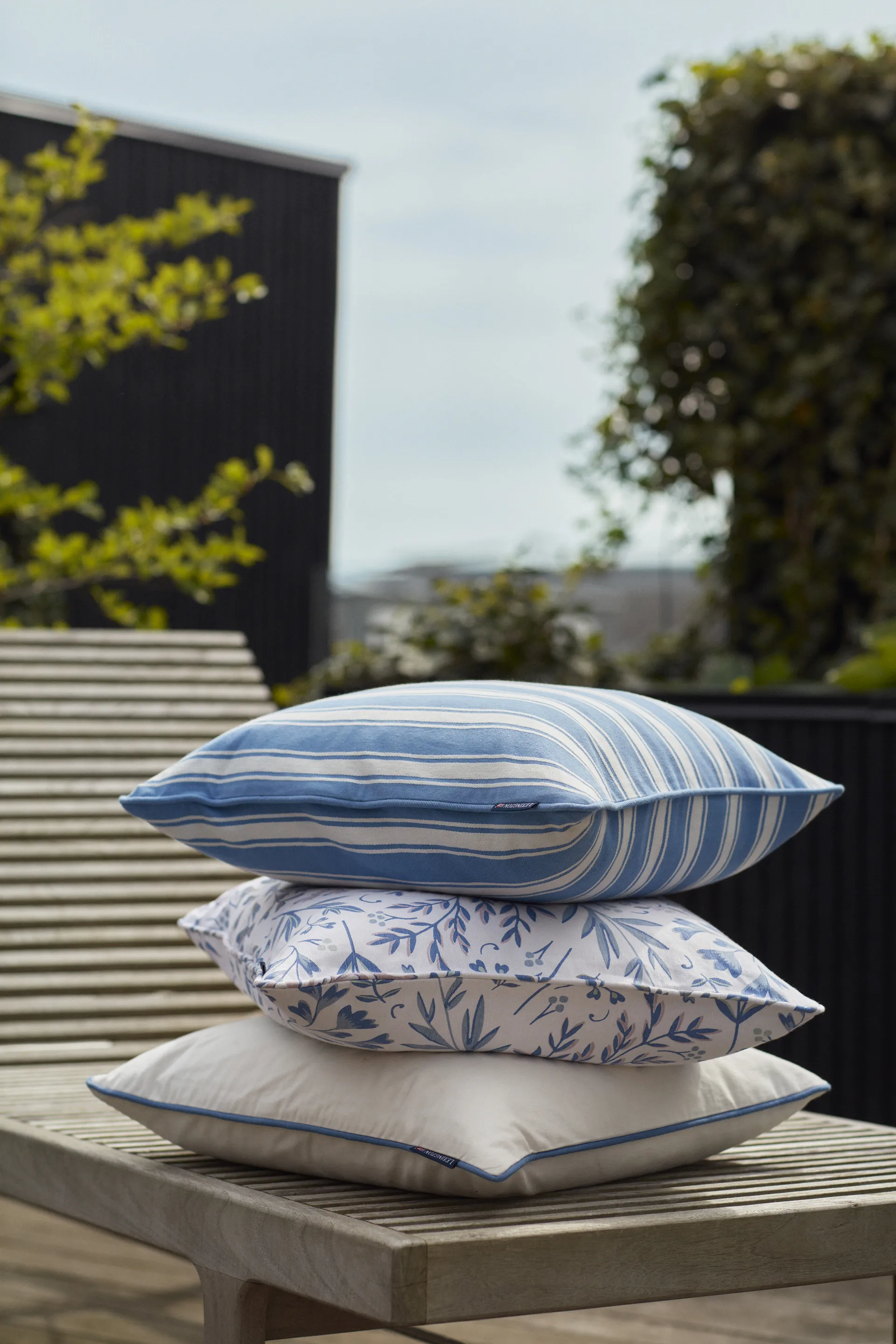 Logo Organic Cotton Twill -tyynynpäällinen 50 x 50 cm, Valkoinen-sininen Lexington