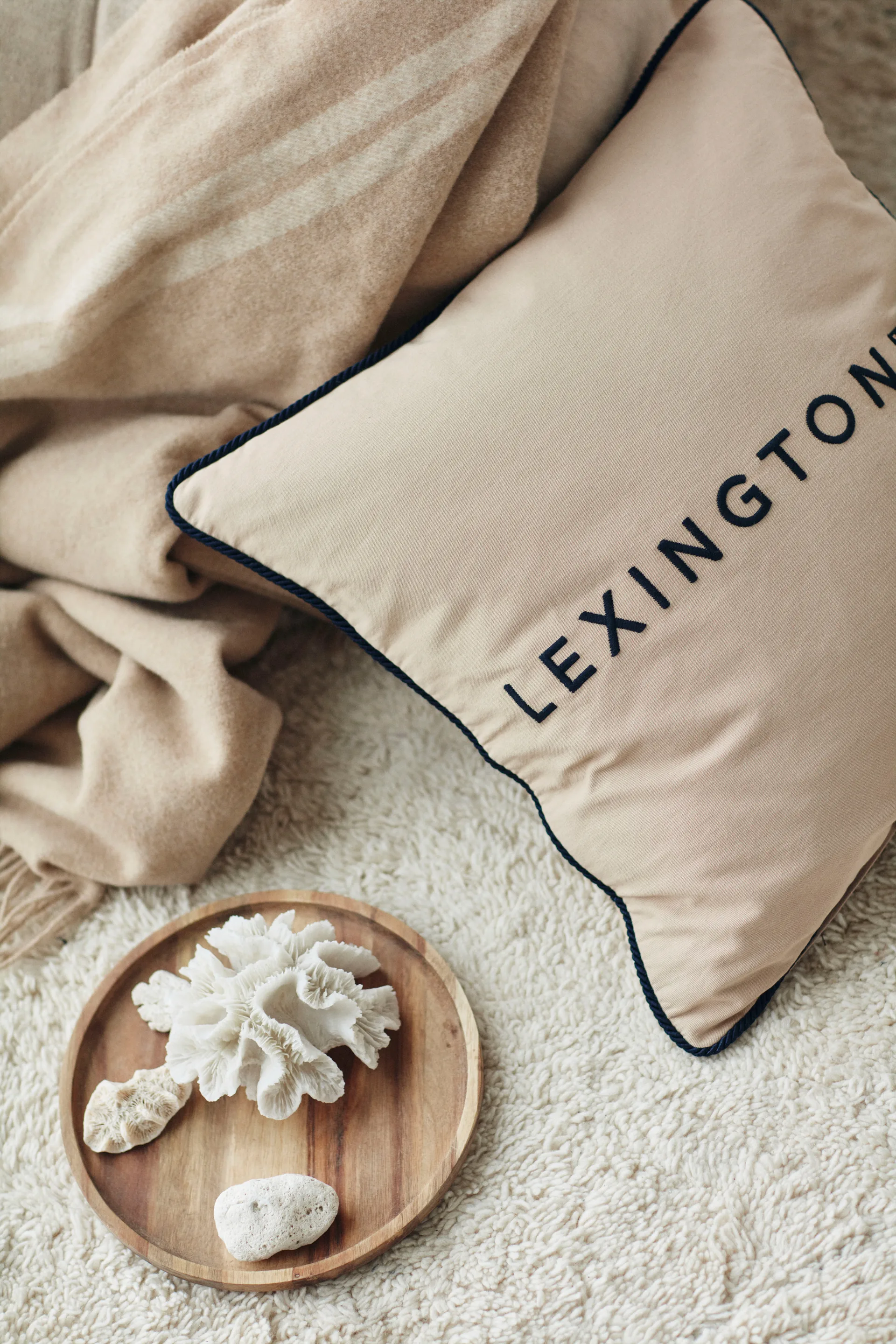 Logo Organic Cotton Twill -tyynynpäällinen 50x50 cm, Beige-dark blue Lexington