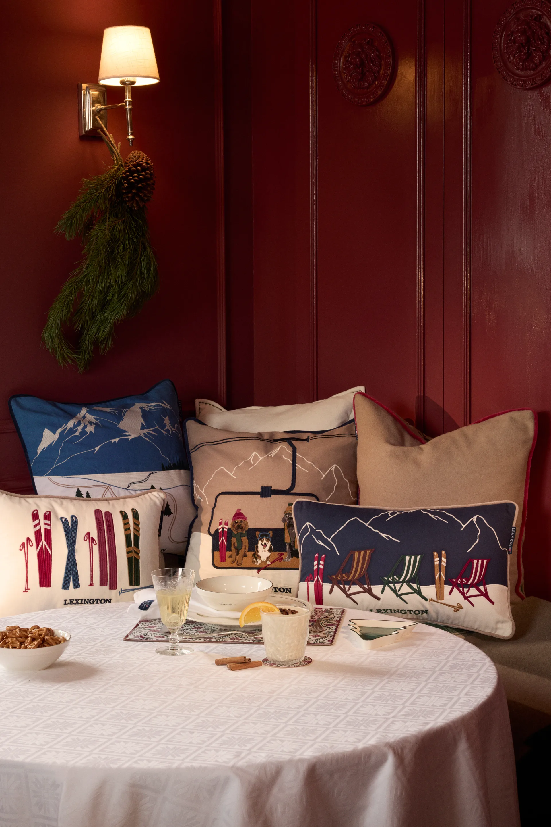 Skis and Poles eko. samettipellavatyyny 30x40 cm, White multi Lexington