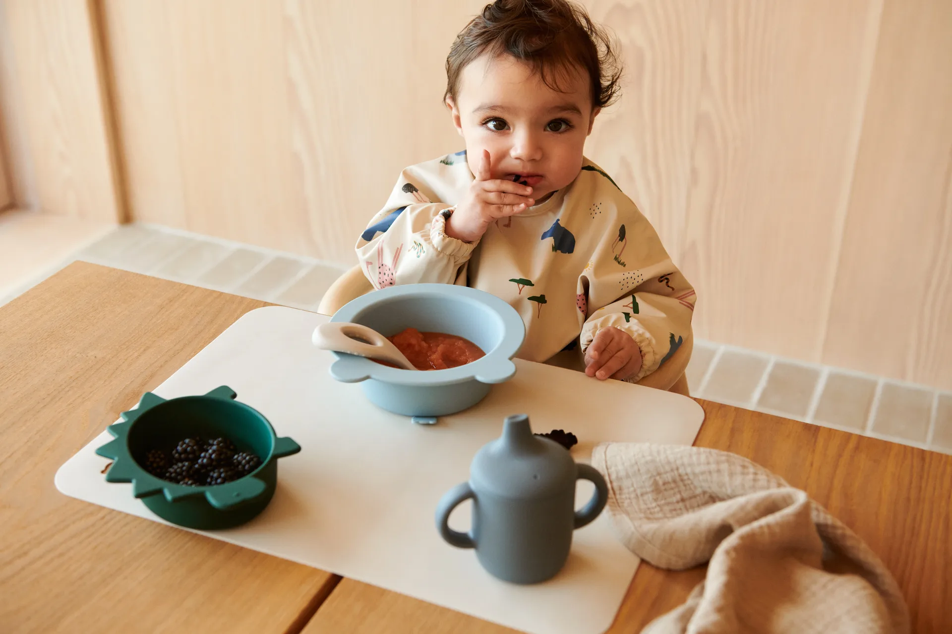 Iggy silikonikulho 4 osaa, Dino blue multi mix Liewood