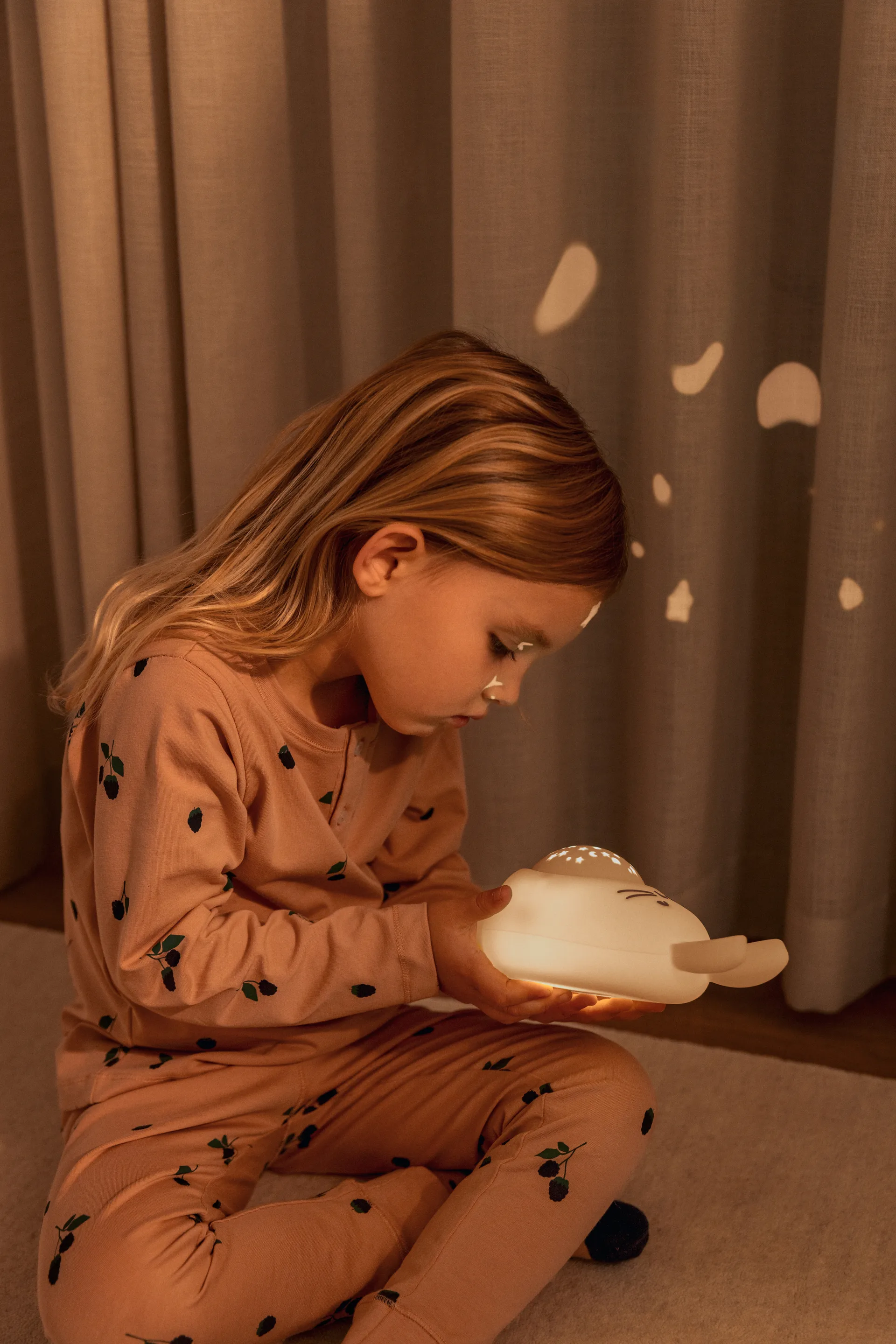 Manuel-jänis yölampun projektorilla ja äänellä, Sandy Liewood