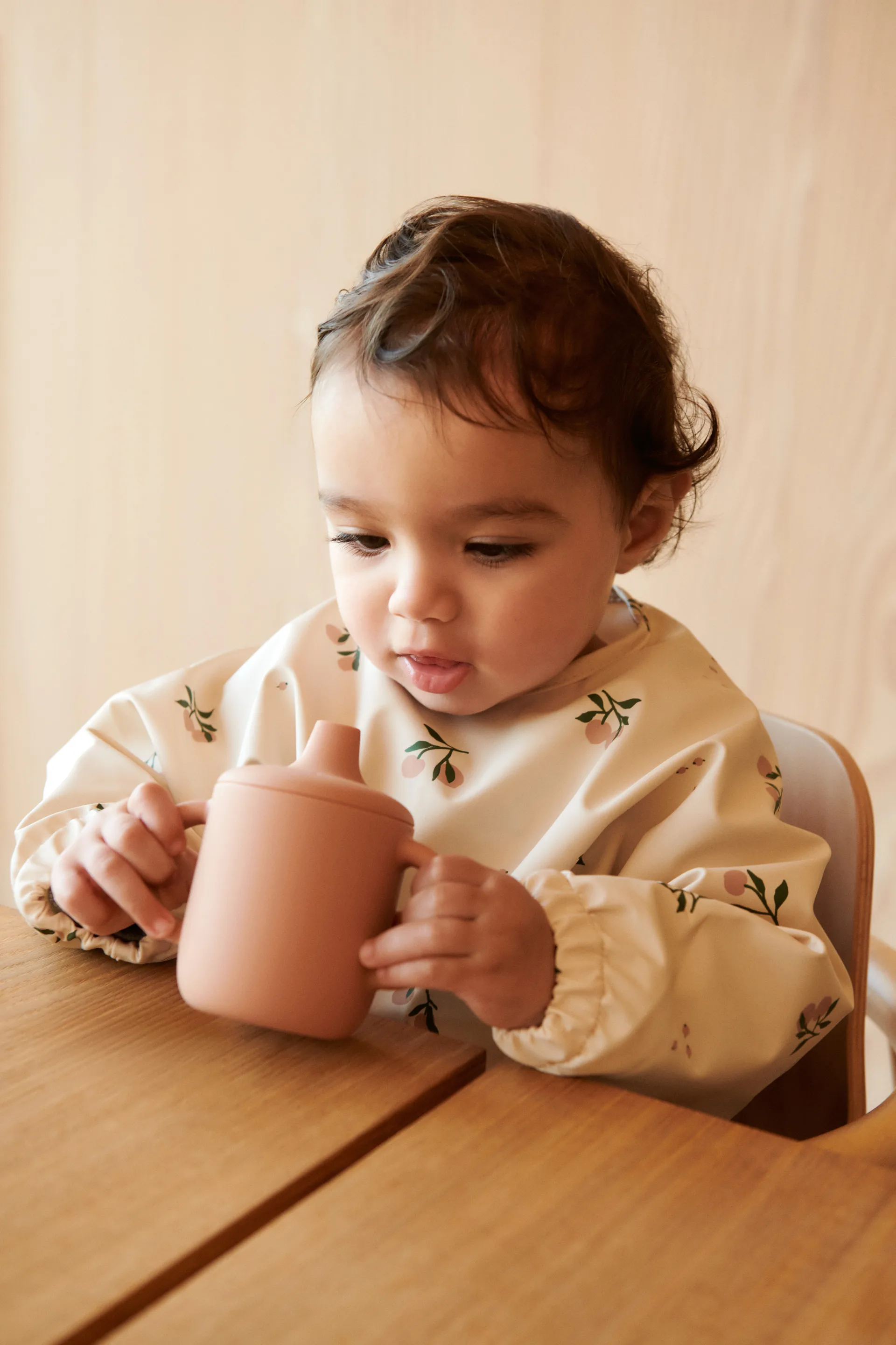 Merle ruokalappu hihalla, Peach-Sea shell mix Liewood