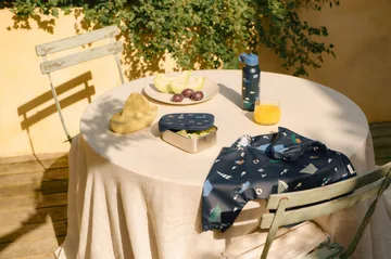 Merle ruokalappu hihalla - Sailing classic navy - Liewood