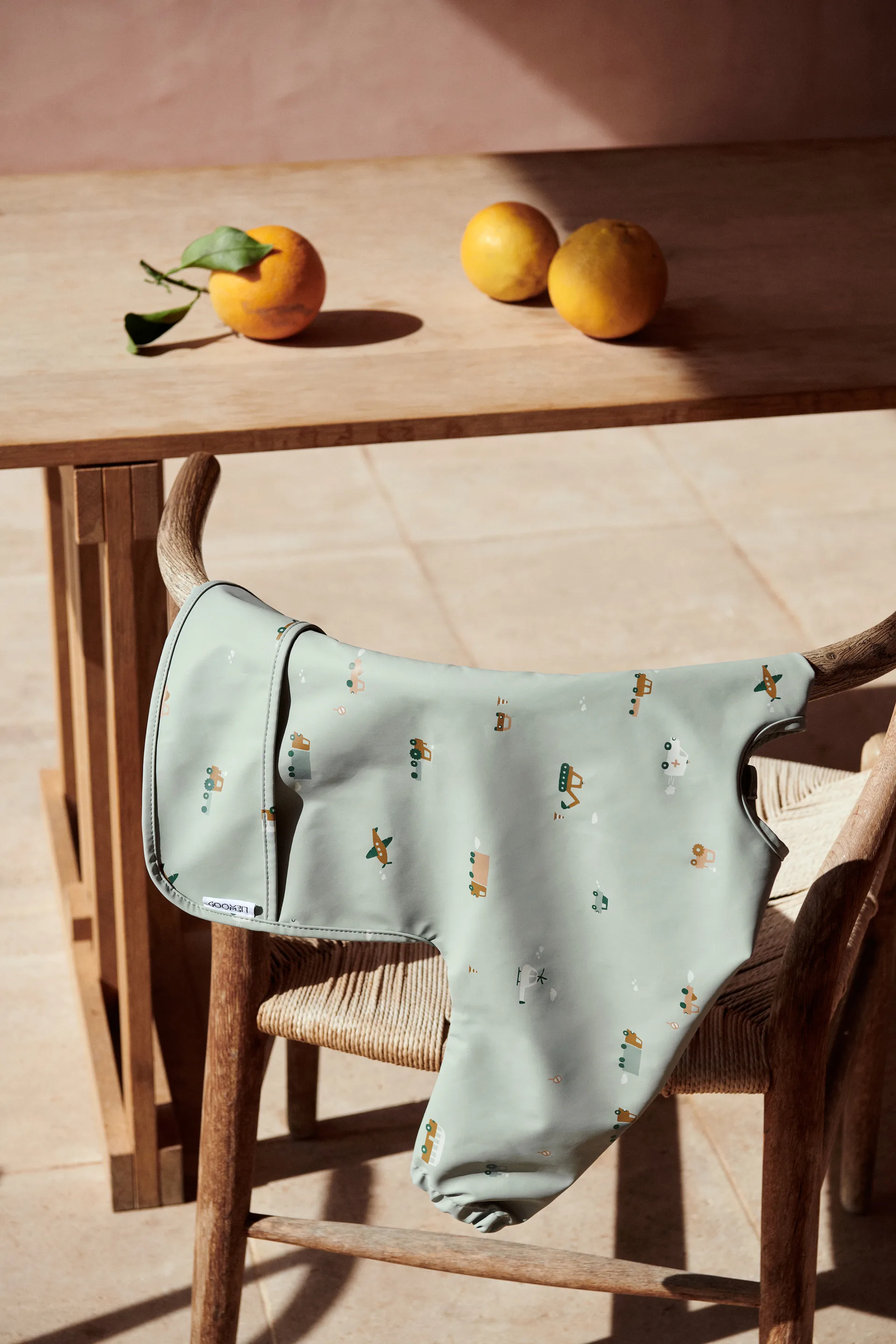 Merle ruokalappu hihalla, Vehicles-dove blue mix Liewood