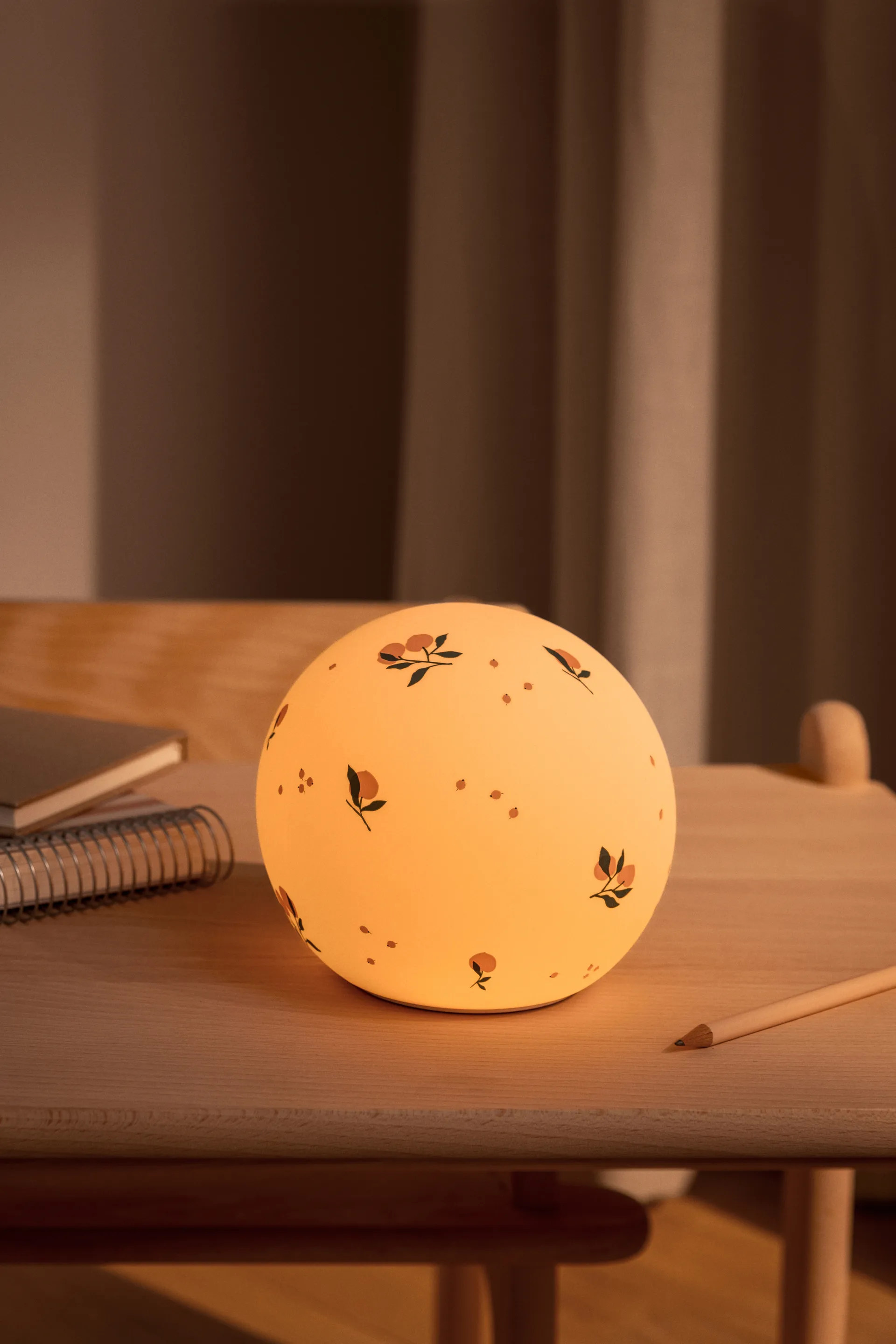 Yuki yölamppu, Peach-Sea shell Liewood