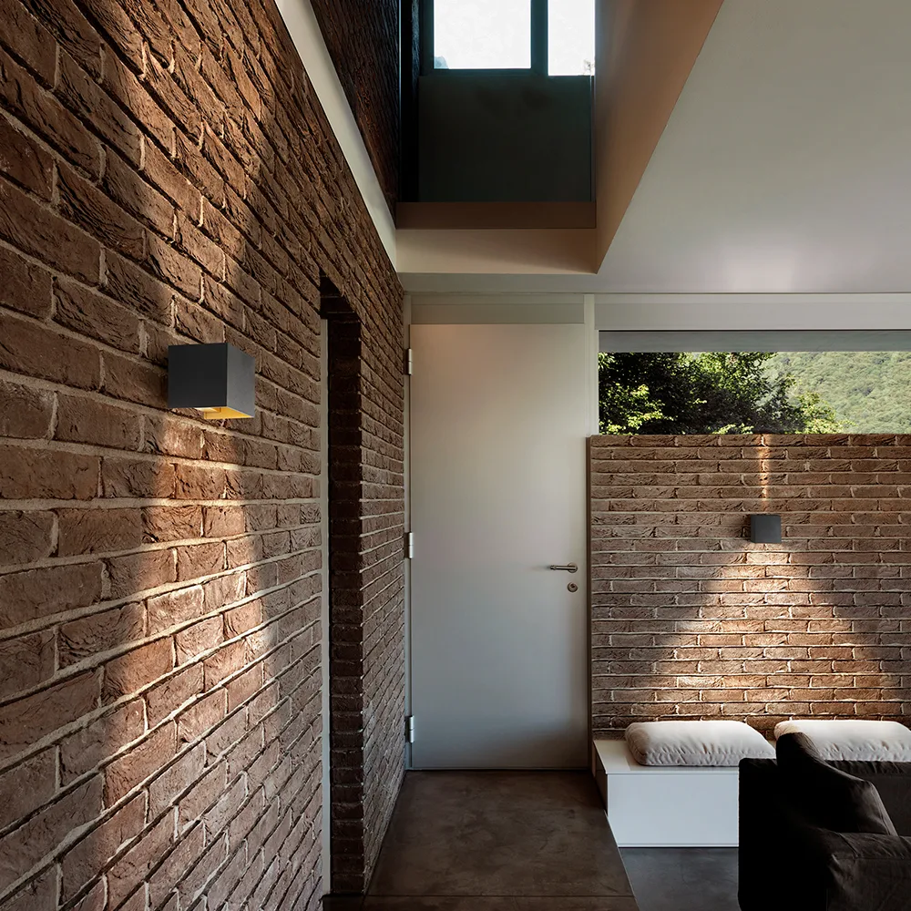 Box Mini Up/Down -seinävalaisin, Black Light-Point