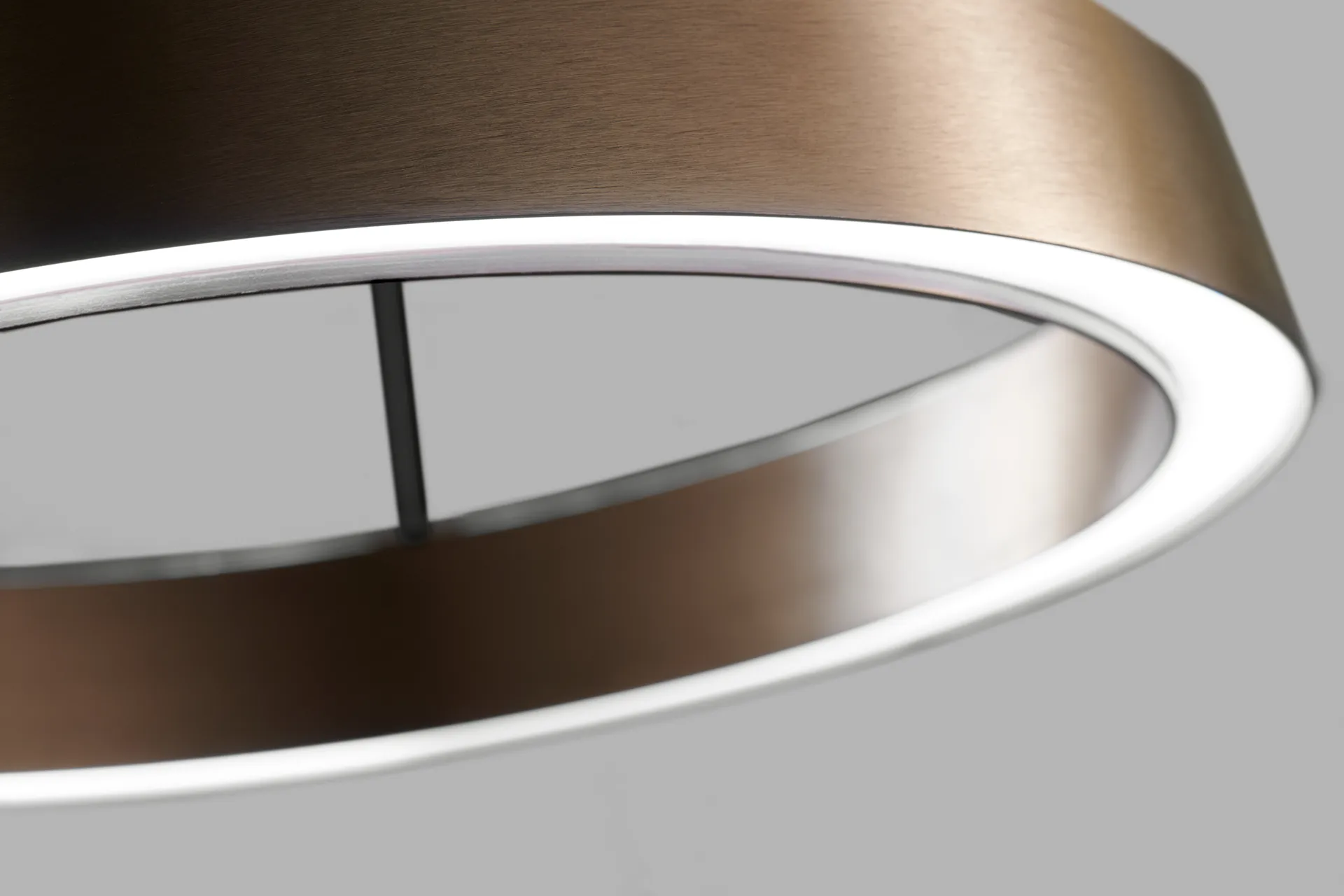 Edge round Ø40 riippuvalaisin switch tune, Ruusukulta Light-Point