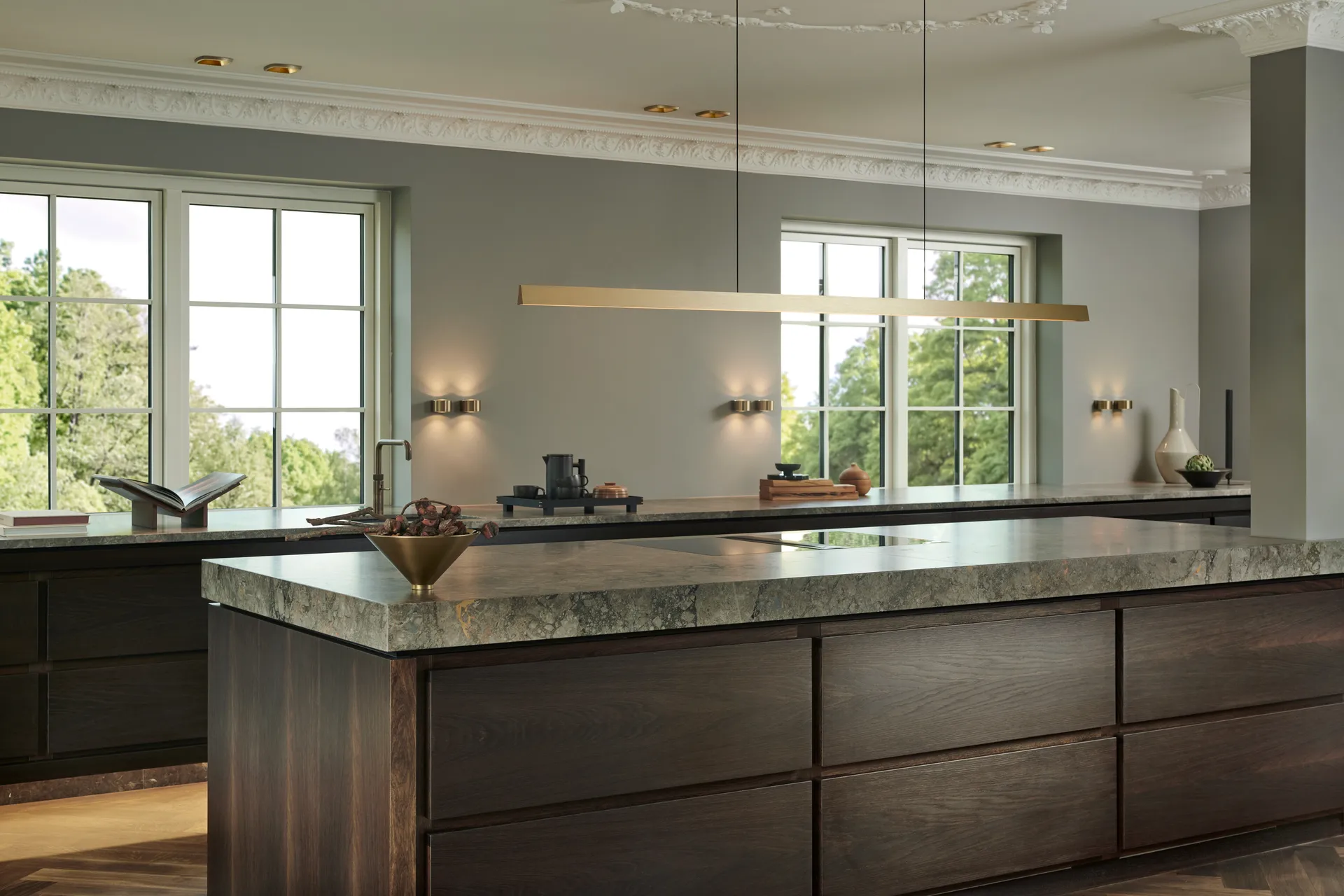 Orbit seinävalaisin mini 2700K, Messinki Light-Point