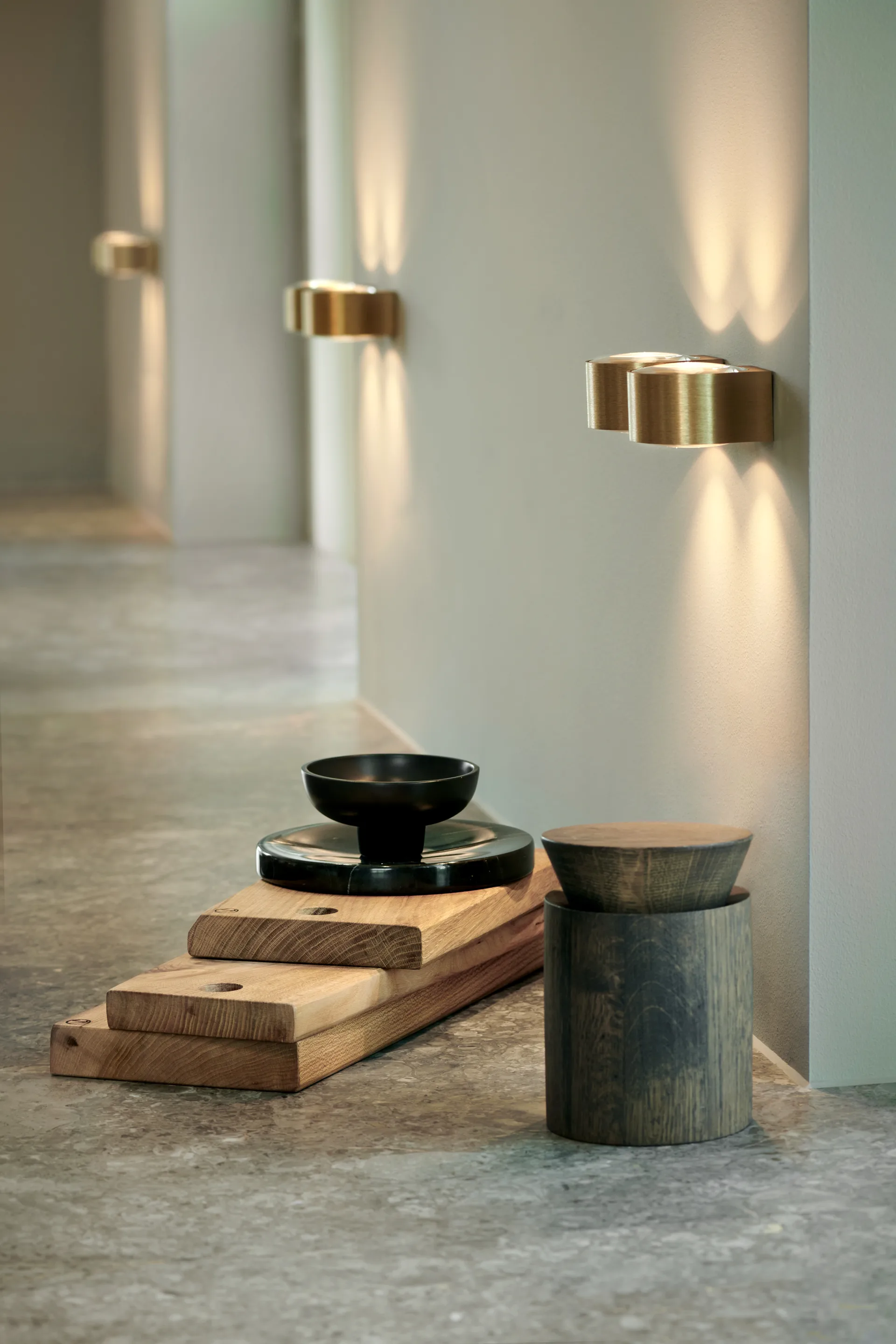 Orbit seinävalaisin W1 2700K, Messinki Light-Point