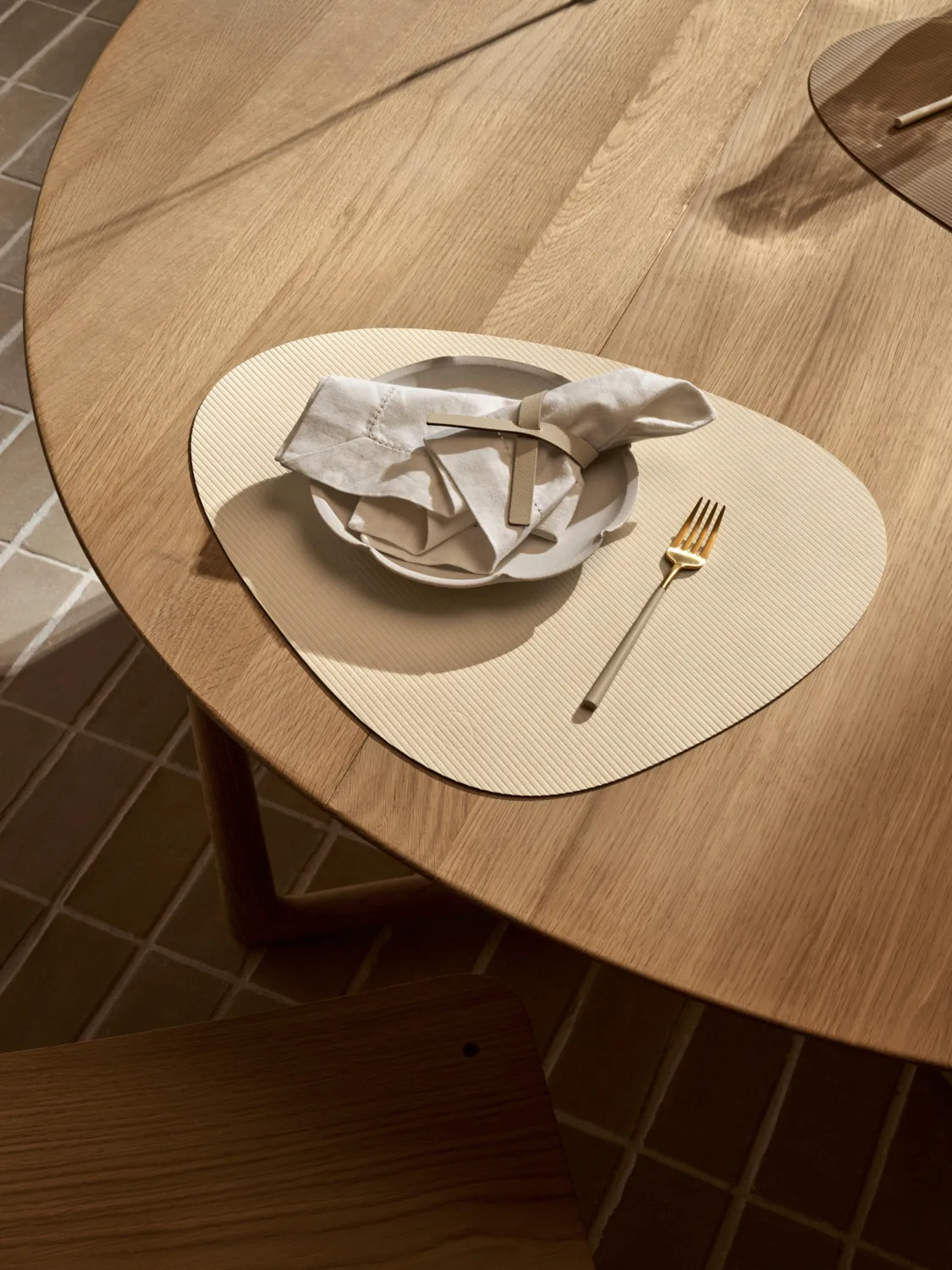 Corduroy pöytätabletti curve L, Vanilja LIND DNA