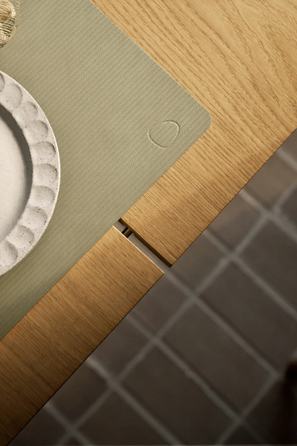 Corduroy pöytätabletti square L, Herbal Dust LIND DNA