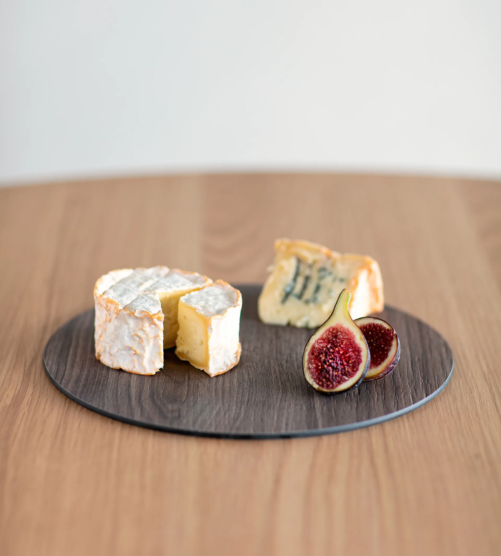 Cut & Serve circle pyöreä leikkuulauta, S, Saksanpähkinä LIND DNA