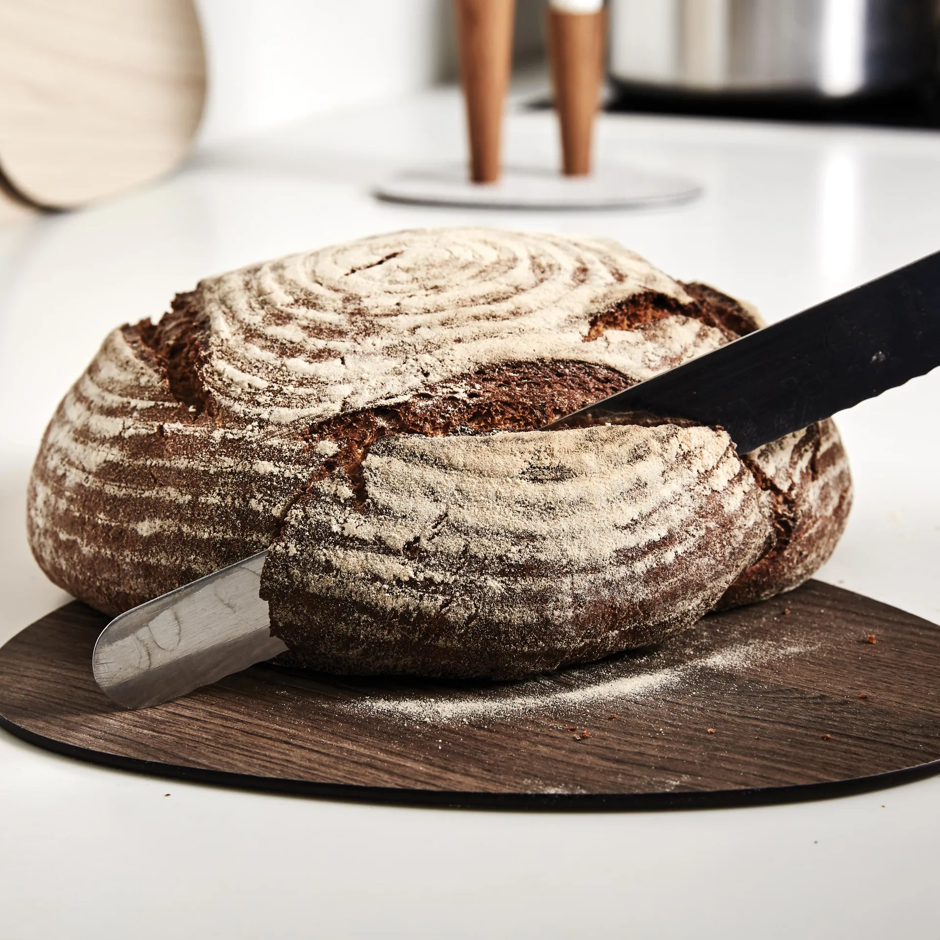 Cut & Serve curve leikkuulauta, S, Saksanpähkinä LIND DNA