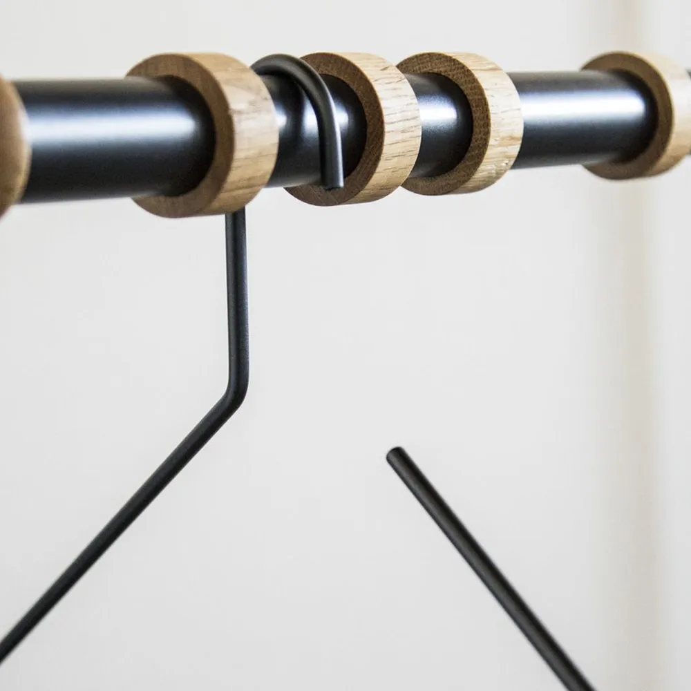 Slim henkari, Black LIND DNA