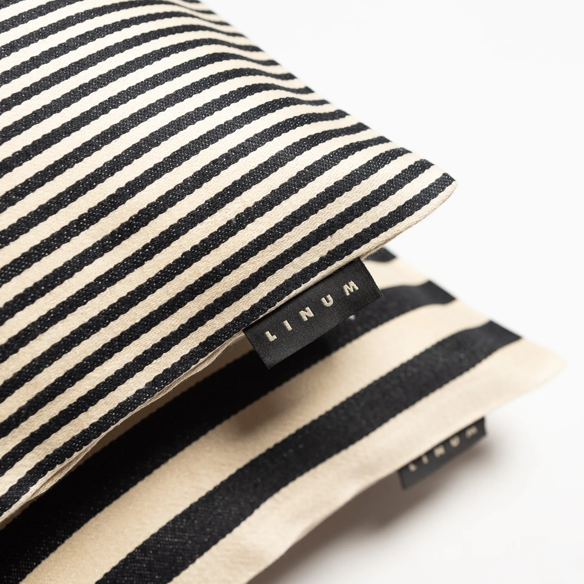 Amalfi tyynynpäällinen 35 x 50 cm, Musta Linum