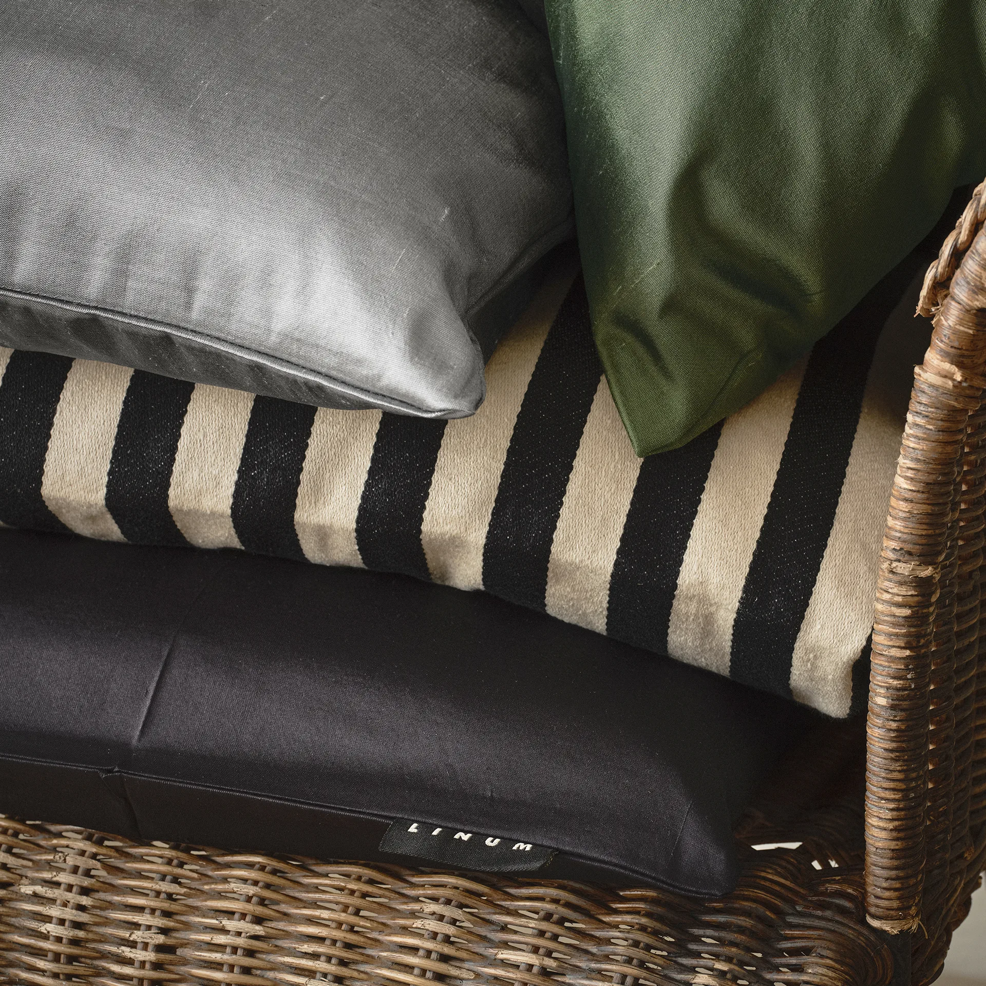 Amalfi tyynynpäällinen 35 x 50 cm, Syvä smaragdinvihreä Linum