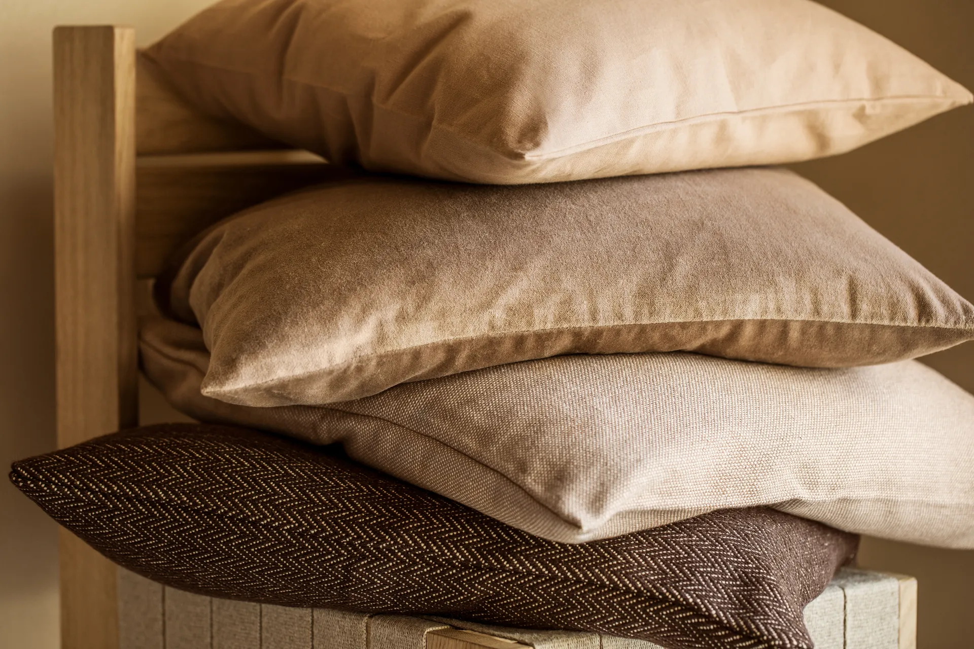 Shepard tyynynpäällinen 50x50 cm, Tummanruskea Linum