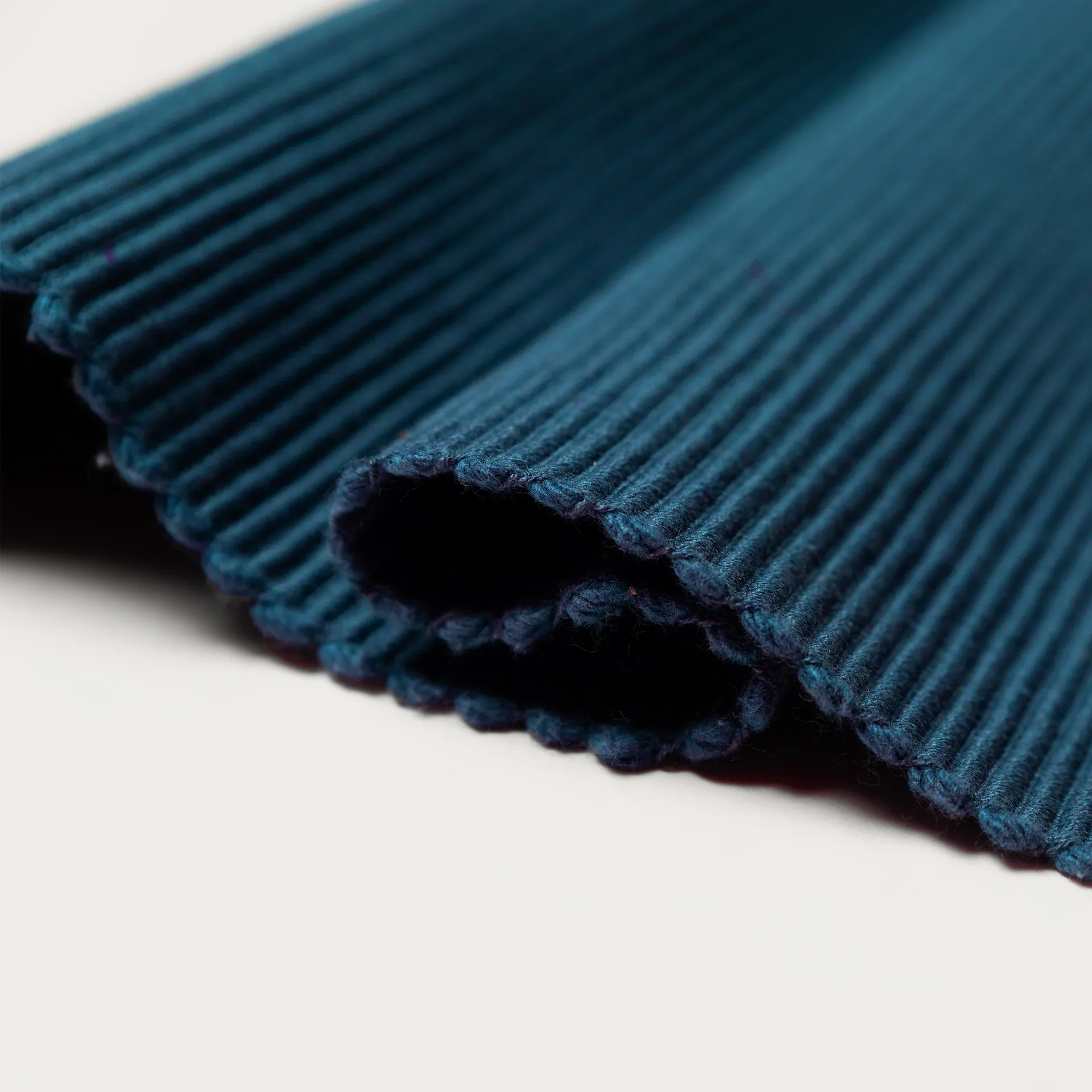 Uni pöytäliina 45x150 cm, Indigon sininen Linum