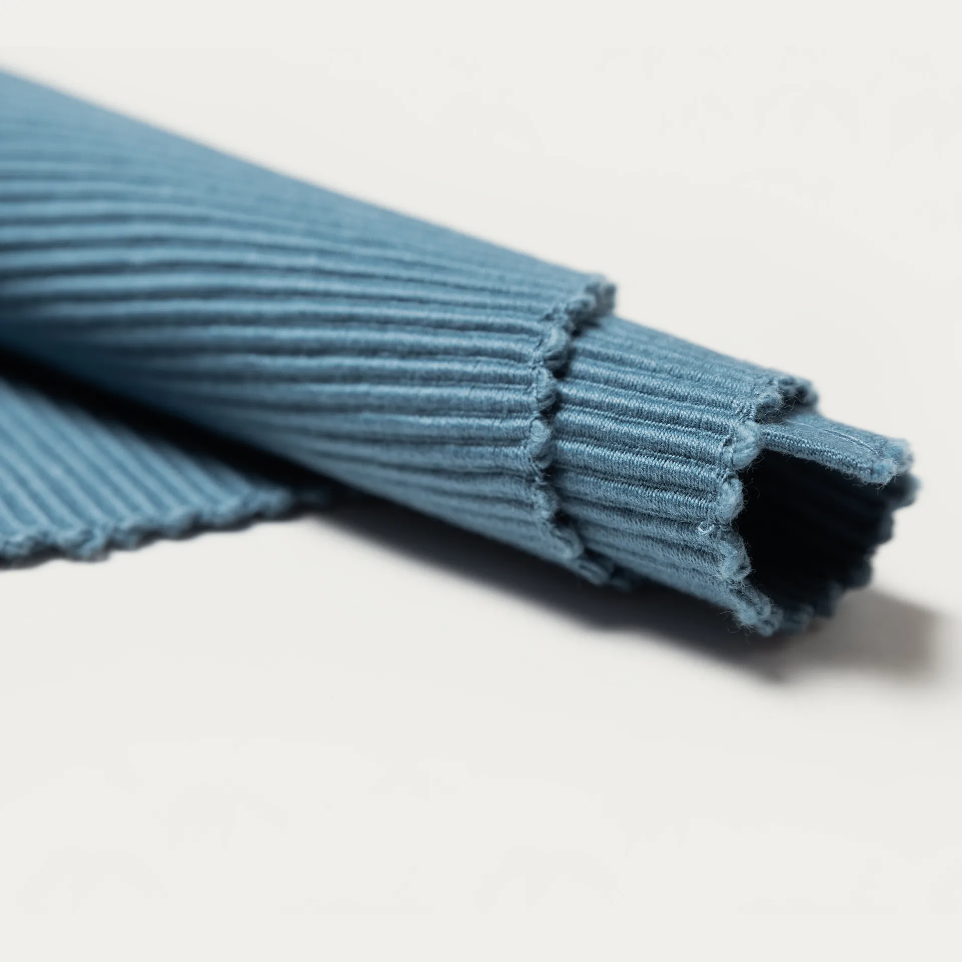 Uni pöytäliina 45x150 cm, Syvä merensininen Linum