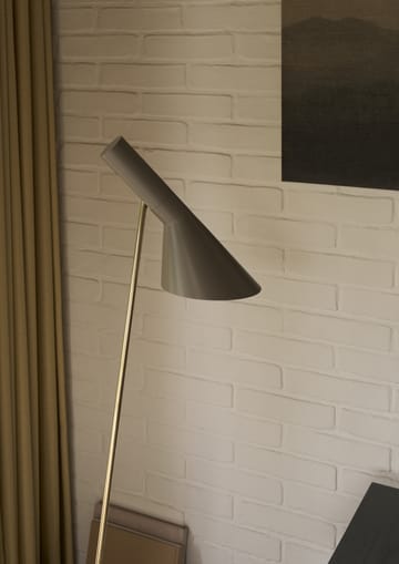 AJ-jalkalamppu - Brass-warm grey - Louis Poulsen