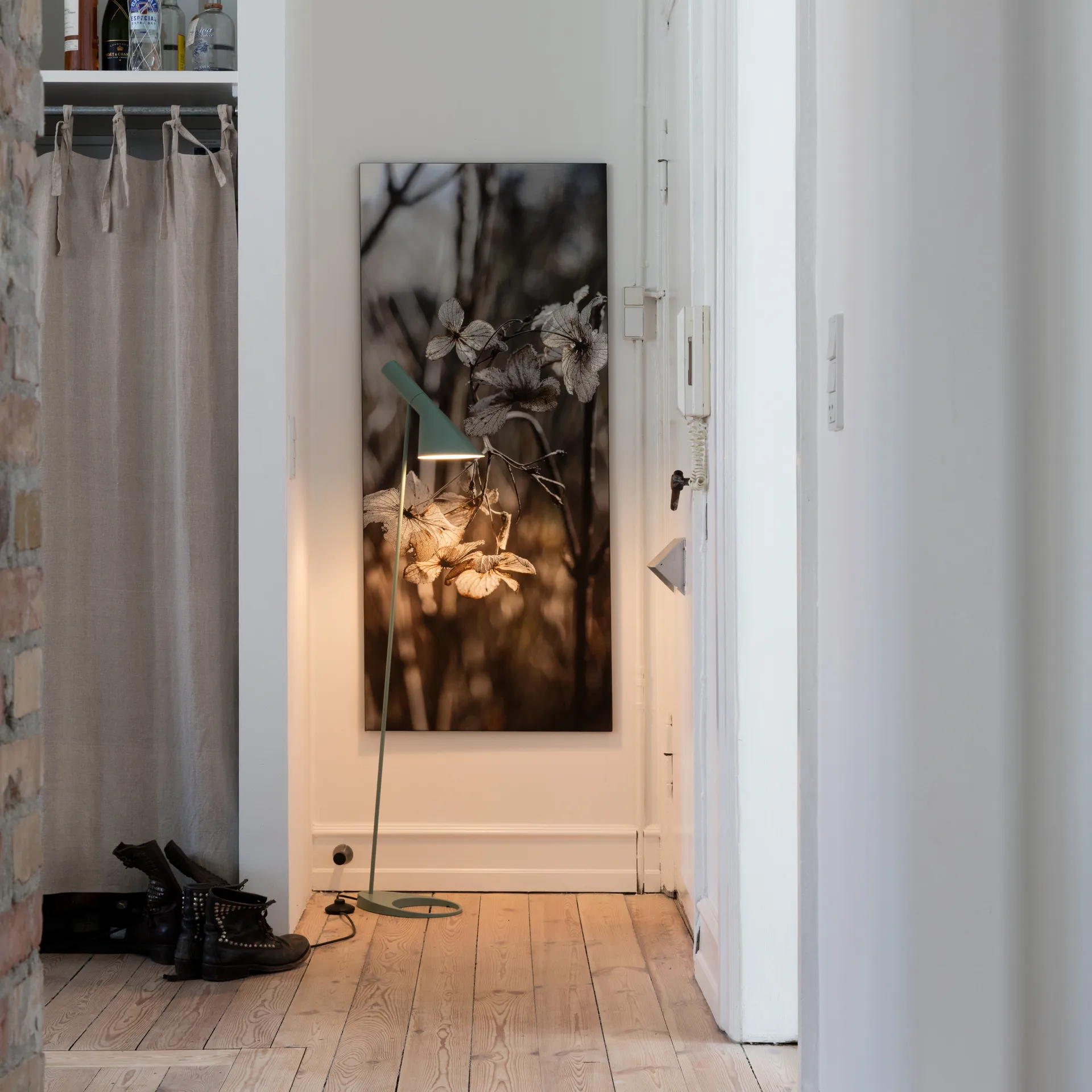 AJ-jalkalamppu, Vaalea petroolinsininen Louis Poulsen