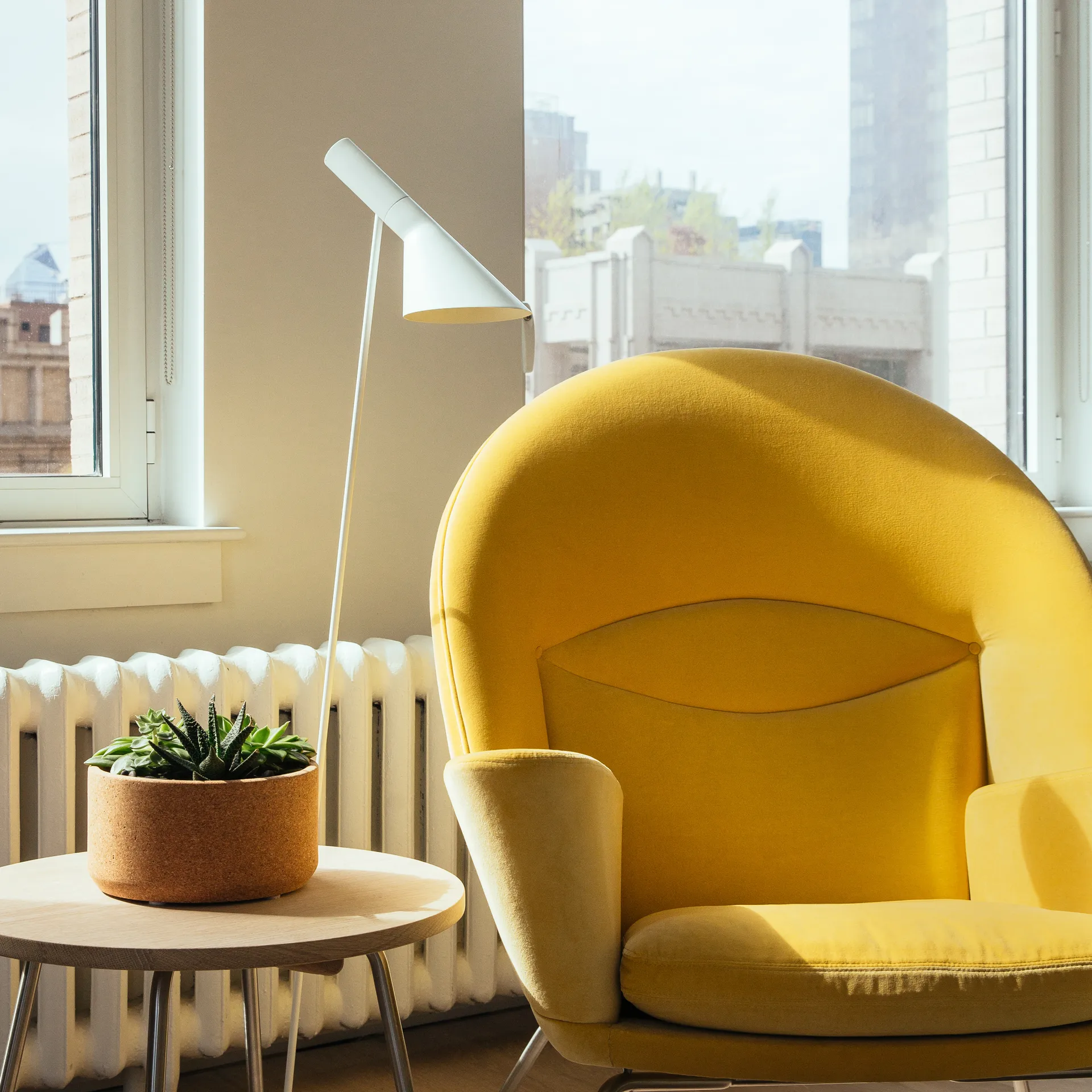 AJ-jalkalamppu, Valkoinen Louis Poulsen