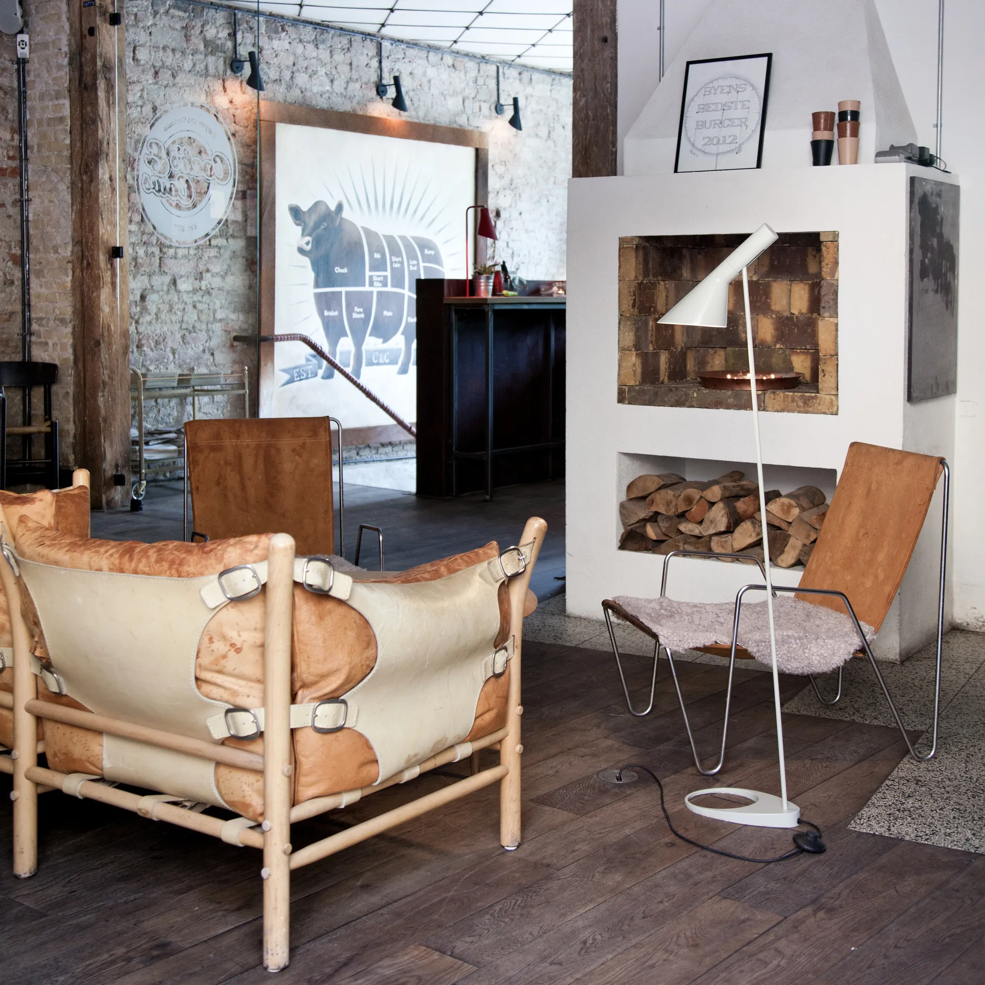 AJ-jalkalamppu, Valkoinen Louis Poulsen