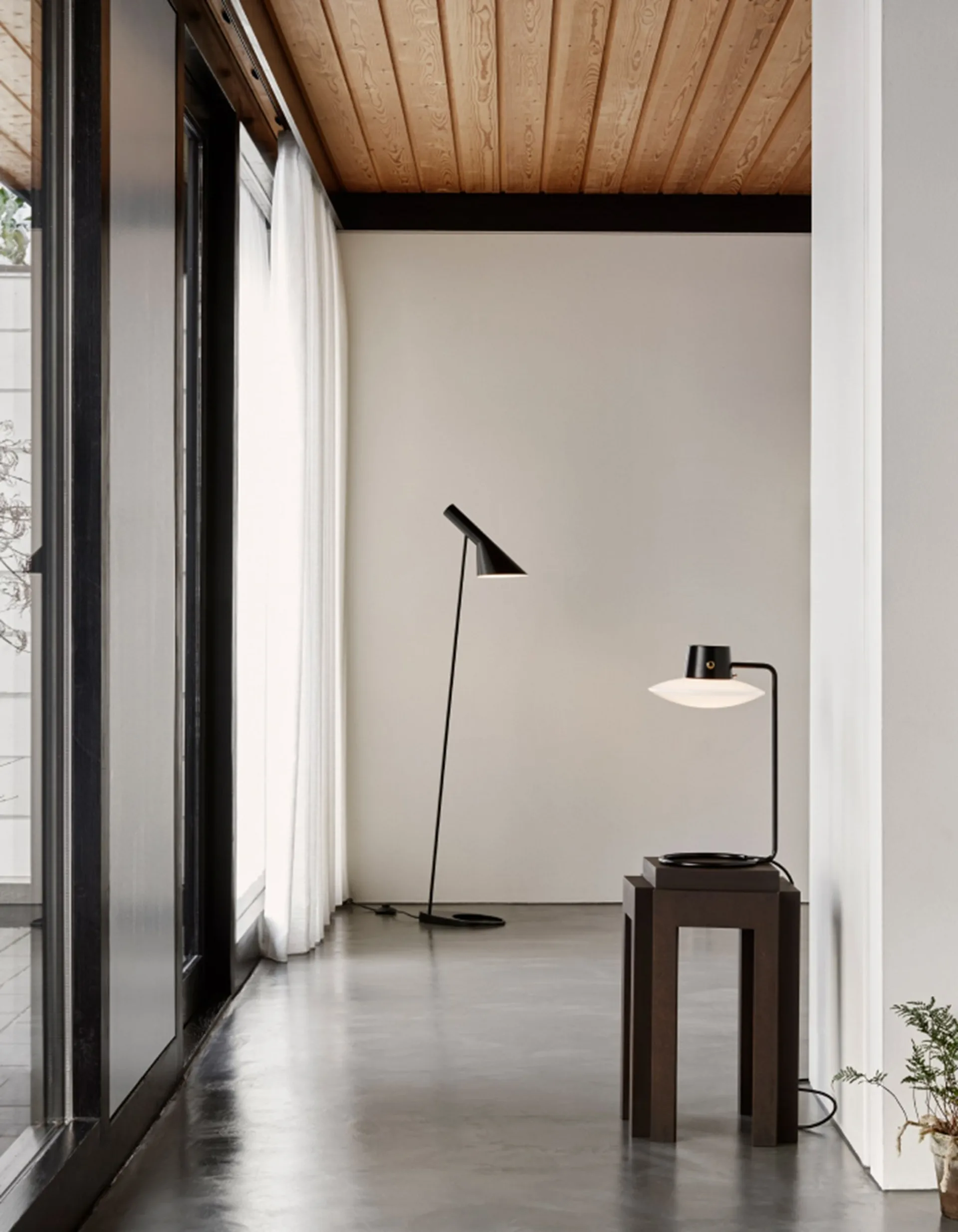 AJ Oxford pöytälamppu 41 cm musta, Musta Louis Poulsen