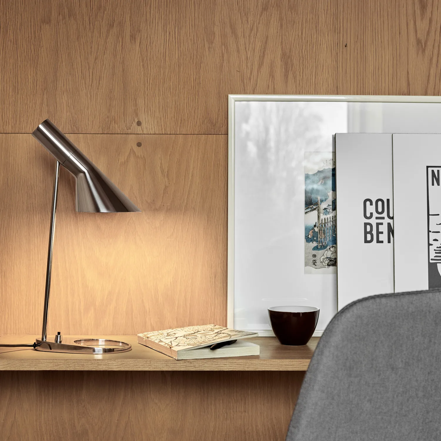 AJ-pöytälamppu, Kiillotettu ruostumaton teräs Louis Poulsen