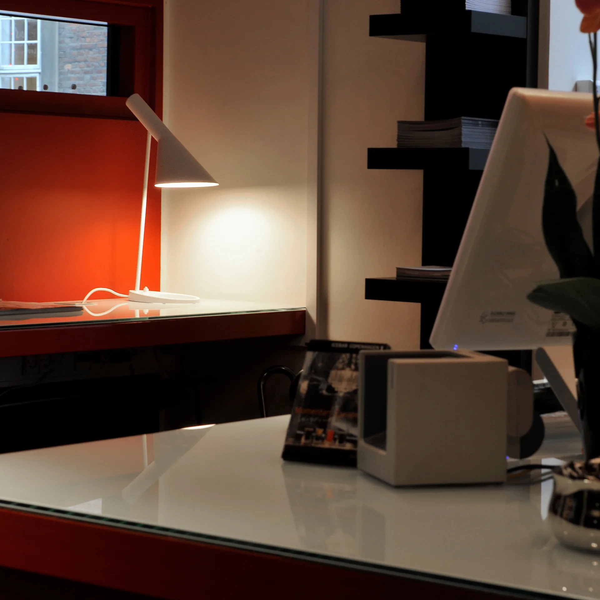 AJ-pöytälamppu, Valkoinen Louis Poulsen