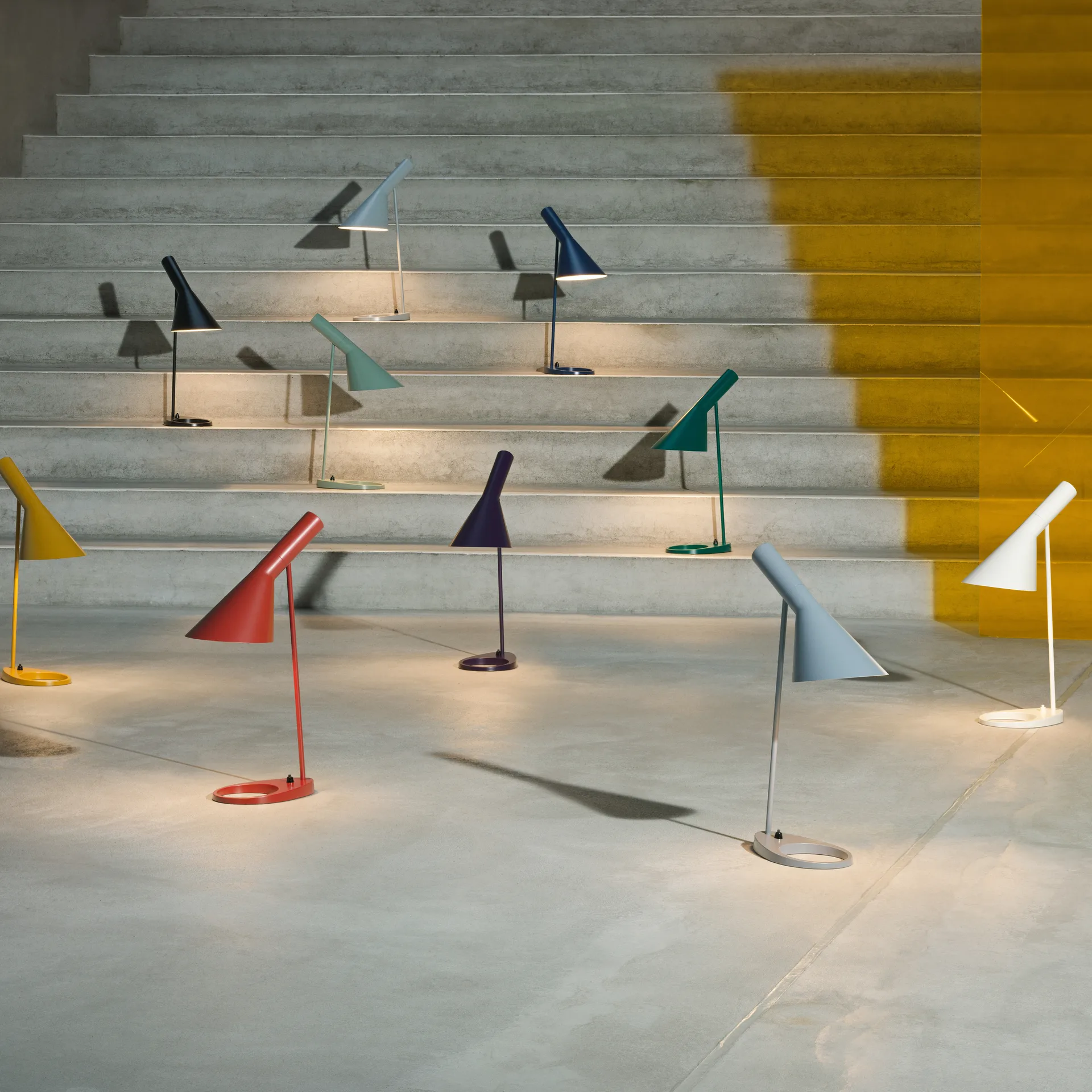 AJ-pöytälamppu, Valkoinen Louis Poulsen