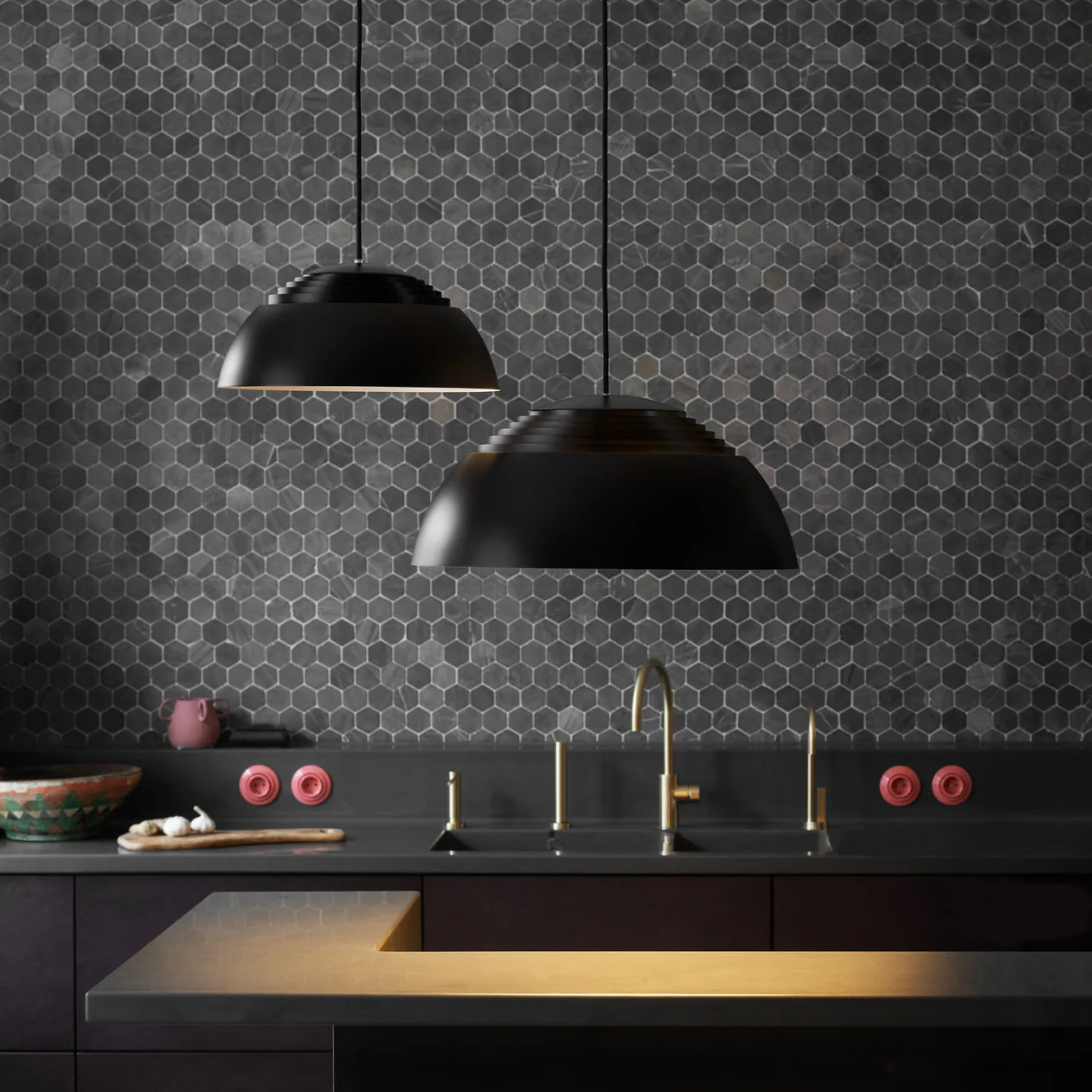 AJ Royal -kattolamppu Ø50 cm, Musta Louis Poulsen