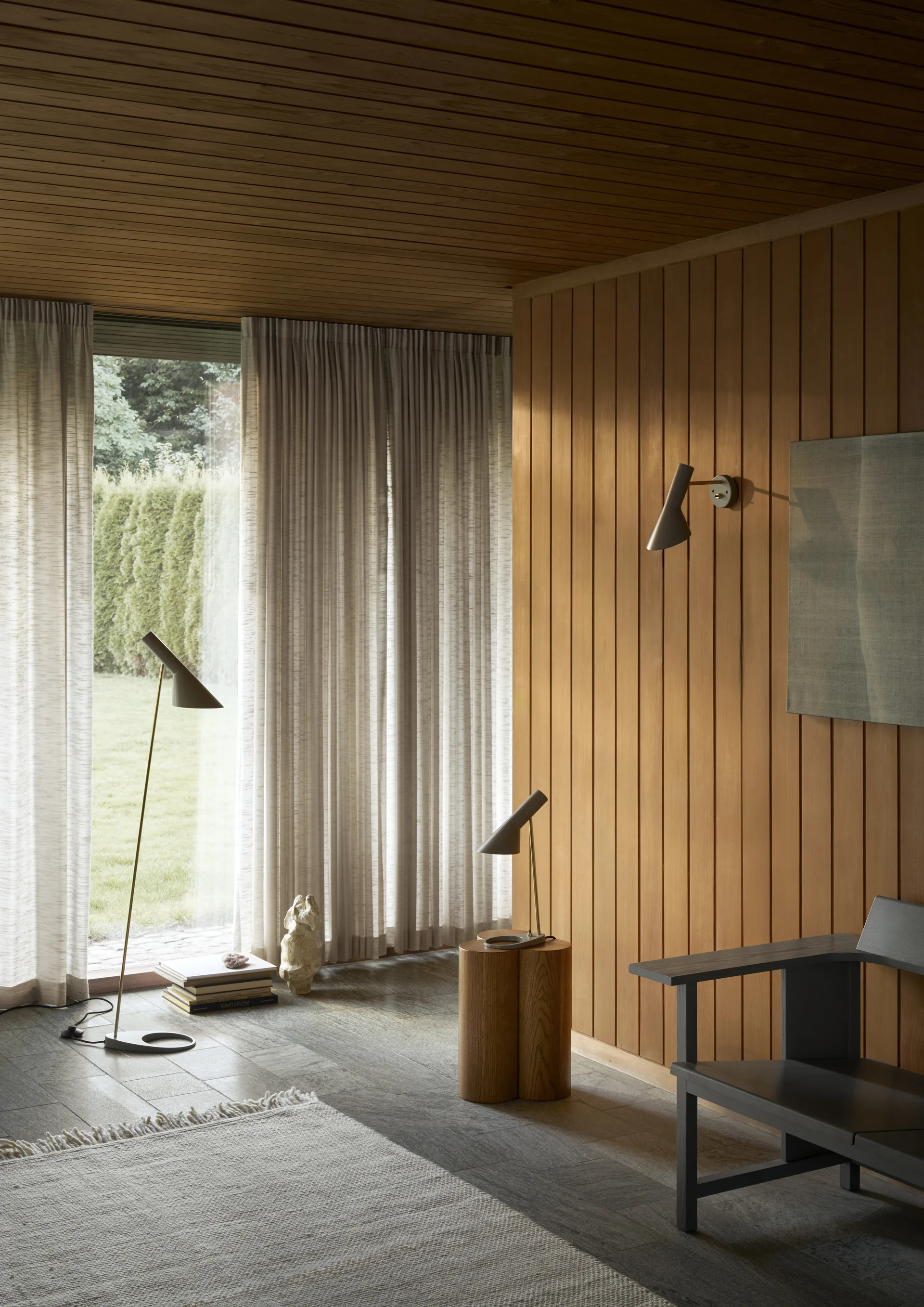 AJ-seinävalaisin kiinteä asennus, Brass-warm grey Louis Poulsen