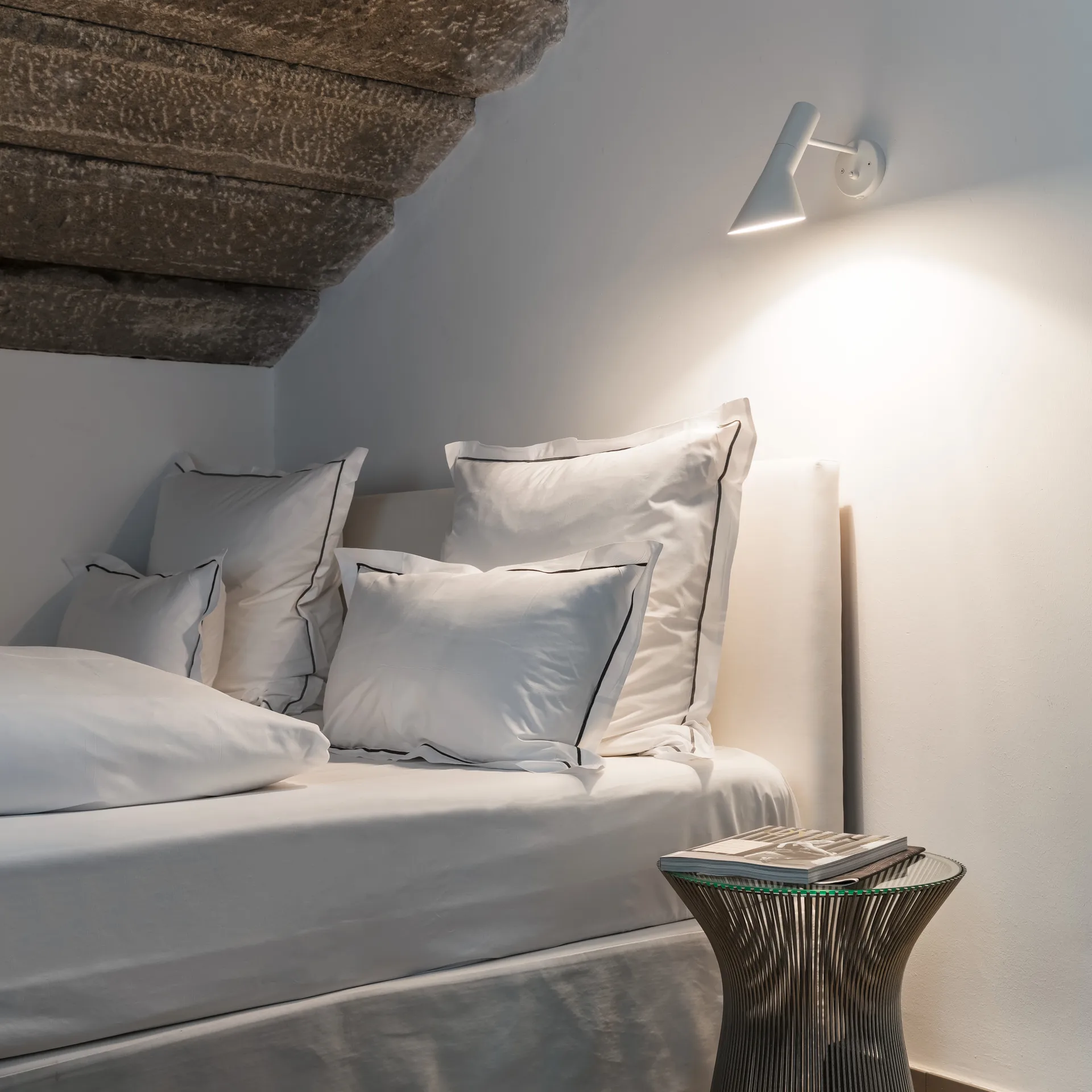 AJ-seinävalaisin, Valkoinen Louis Poulsen