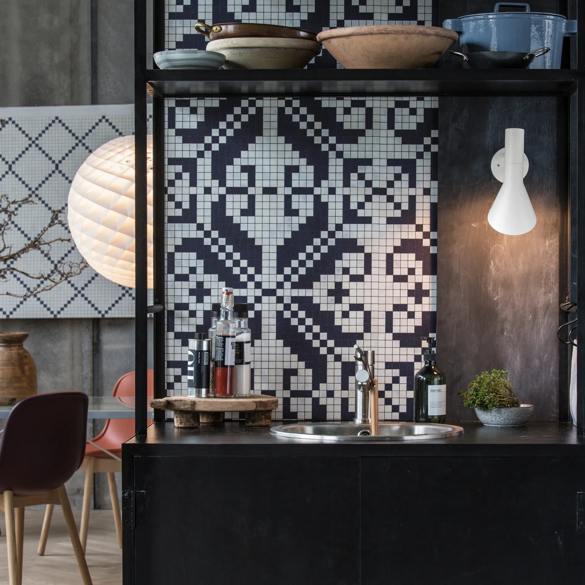 AJ-seinävalaisin, Valkoinen Louis Poulsen