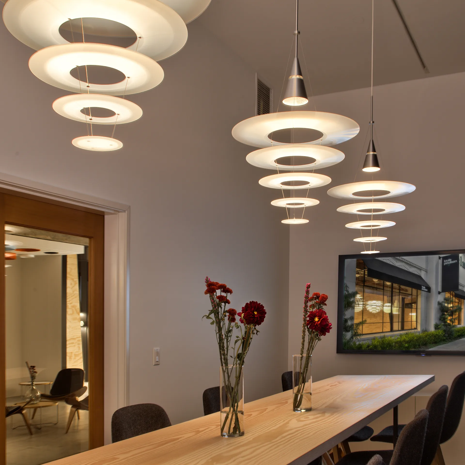 Enigma 545 -kattolamppu, Valkoinen Louis Poulsen