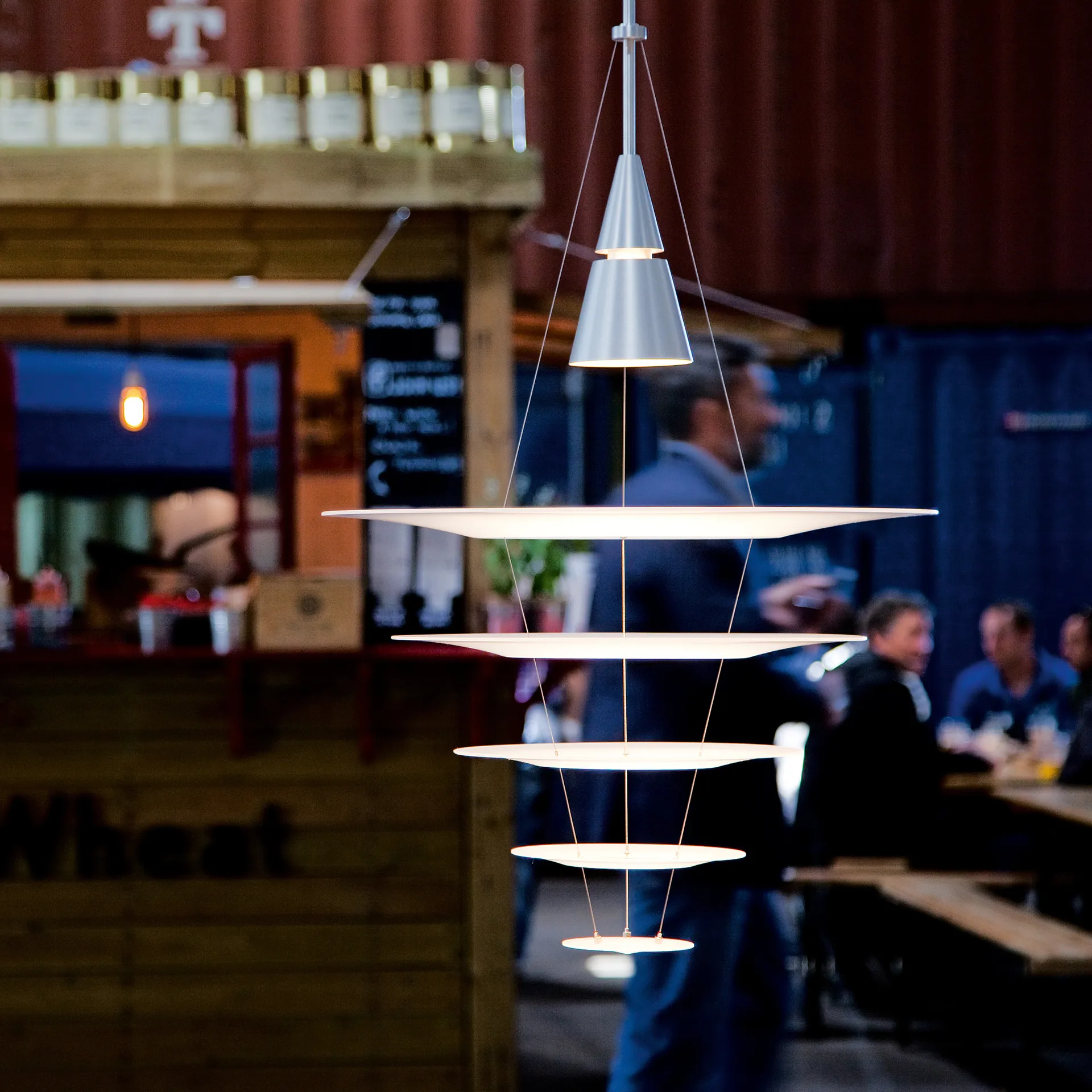 Enigma 825 riippuvalaisin, Musta, LED Louis Poulsen