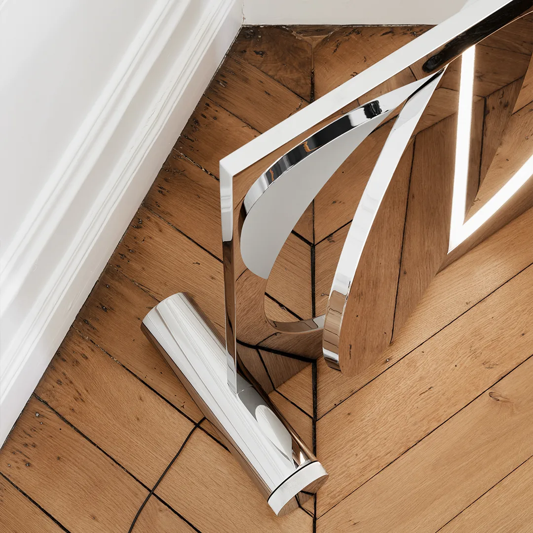 Moonsetter lattiavalaisin, Korkeakiiltoinen kromi-valkoinen Louis Poulsen