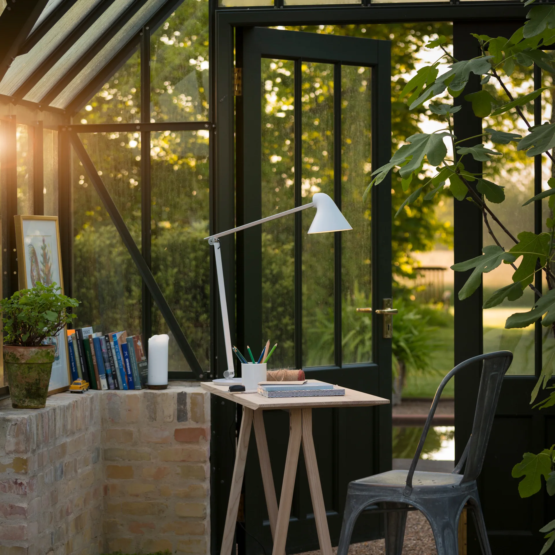 NJP-pöytälamppu, Valkoinen Louis Poulsen